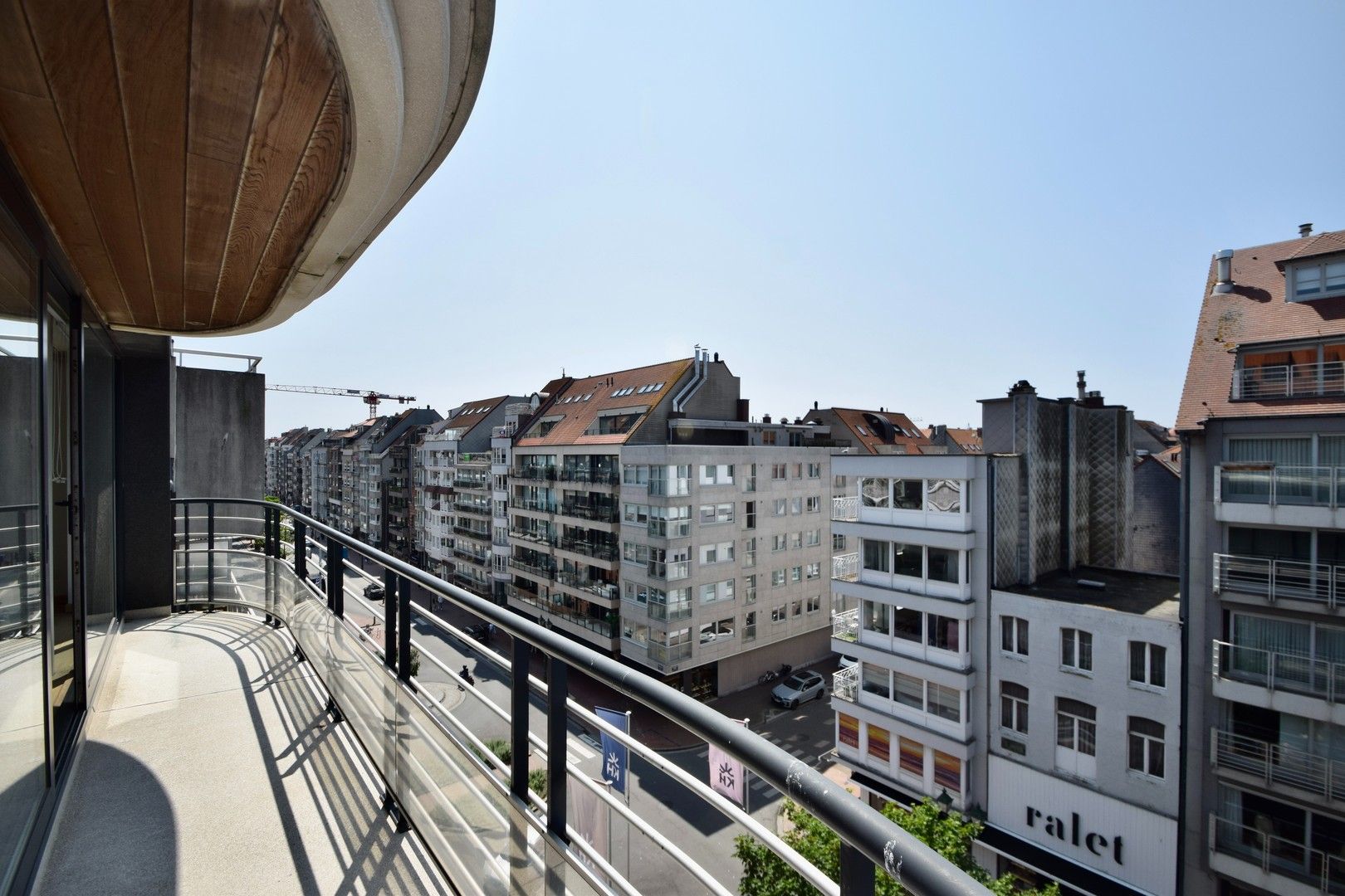 Zonnig appartement heel goed gelegen in het centrum van Knokke, vlakbij de winkels en de zee. foto 4