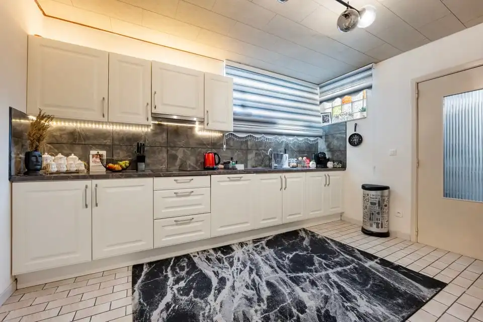 VERRASSEND RUIME GEZINSWONING MET 3 SLKS IN MONTENAKEN foto 13