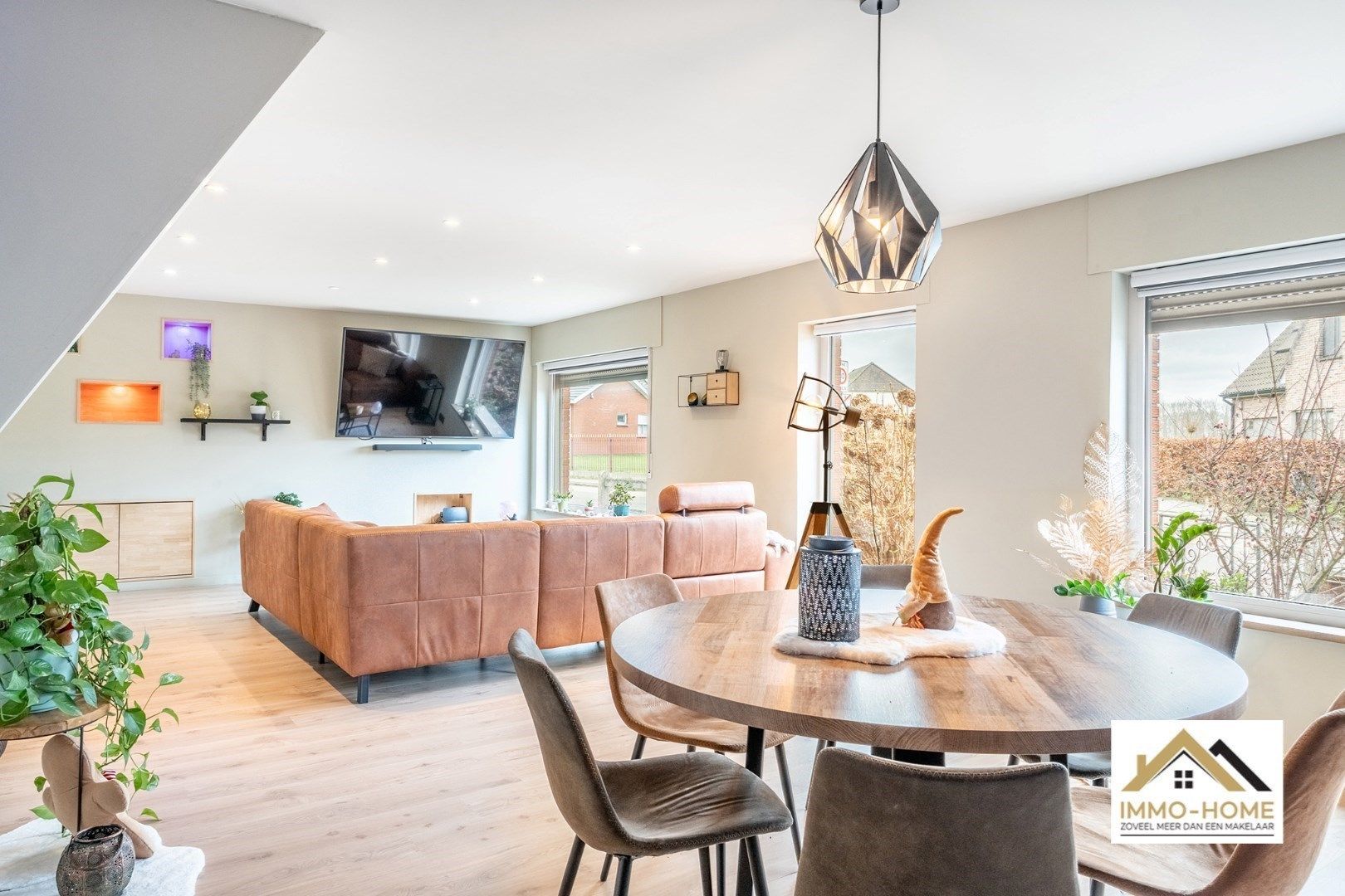Ruime gerenoveerde woning met ruime grond!  foto 9