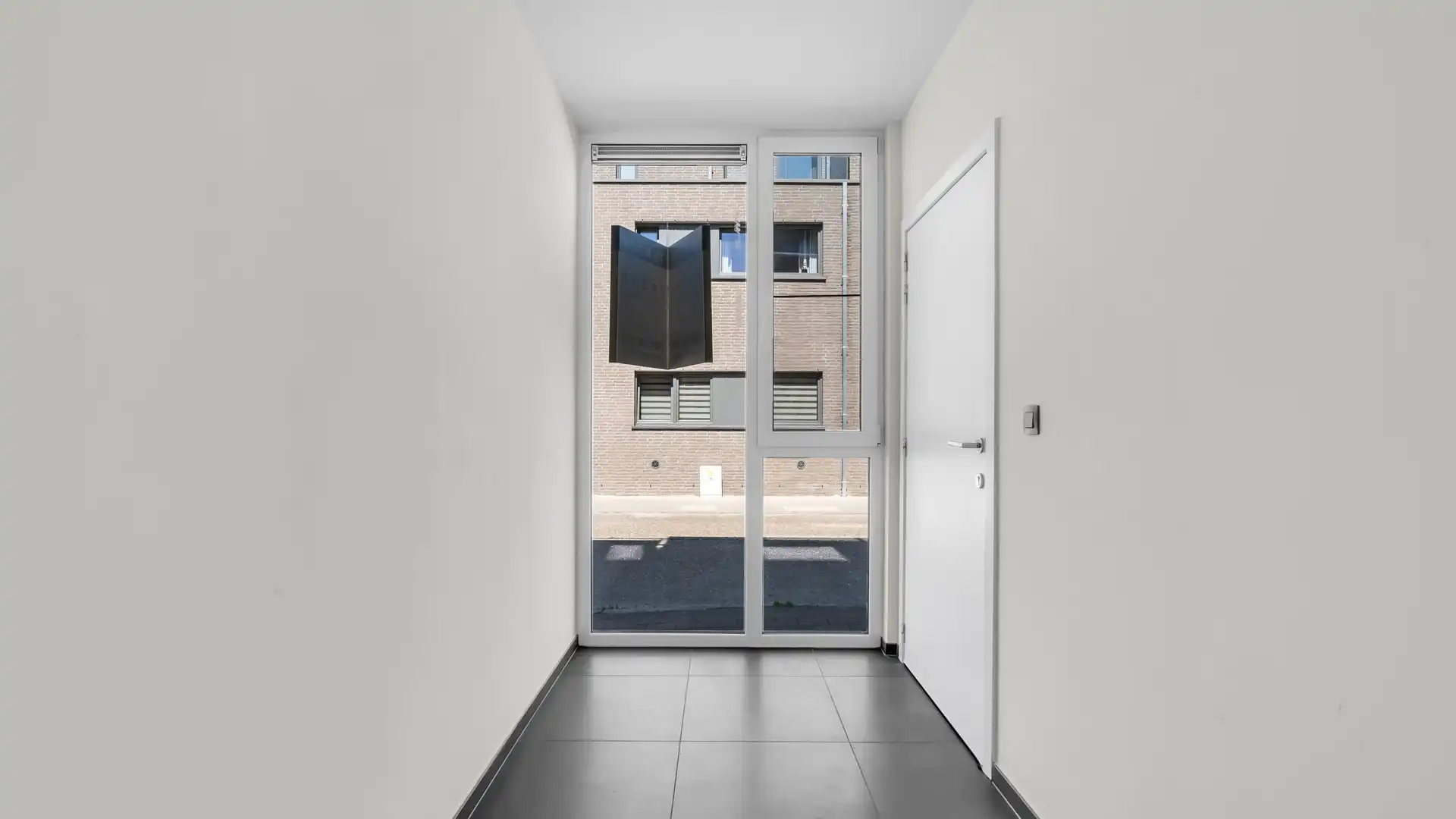 Energiezuinig gelijkvloers appartement met een ruim terras te Maasmechelen foto 2