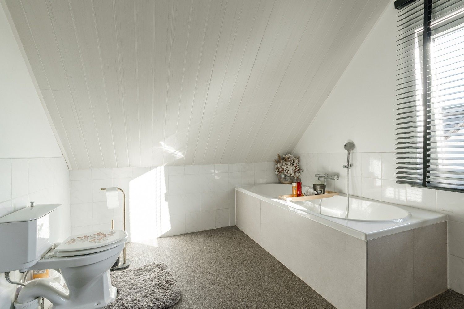 Prachtige gerenoveerde 3 slaapkamer woning nabij de Nederlandse grens! foto 27