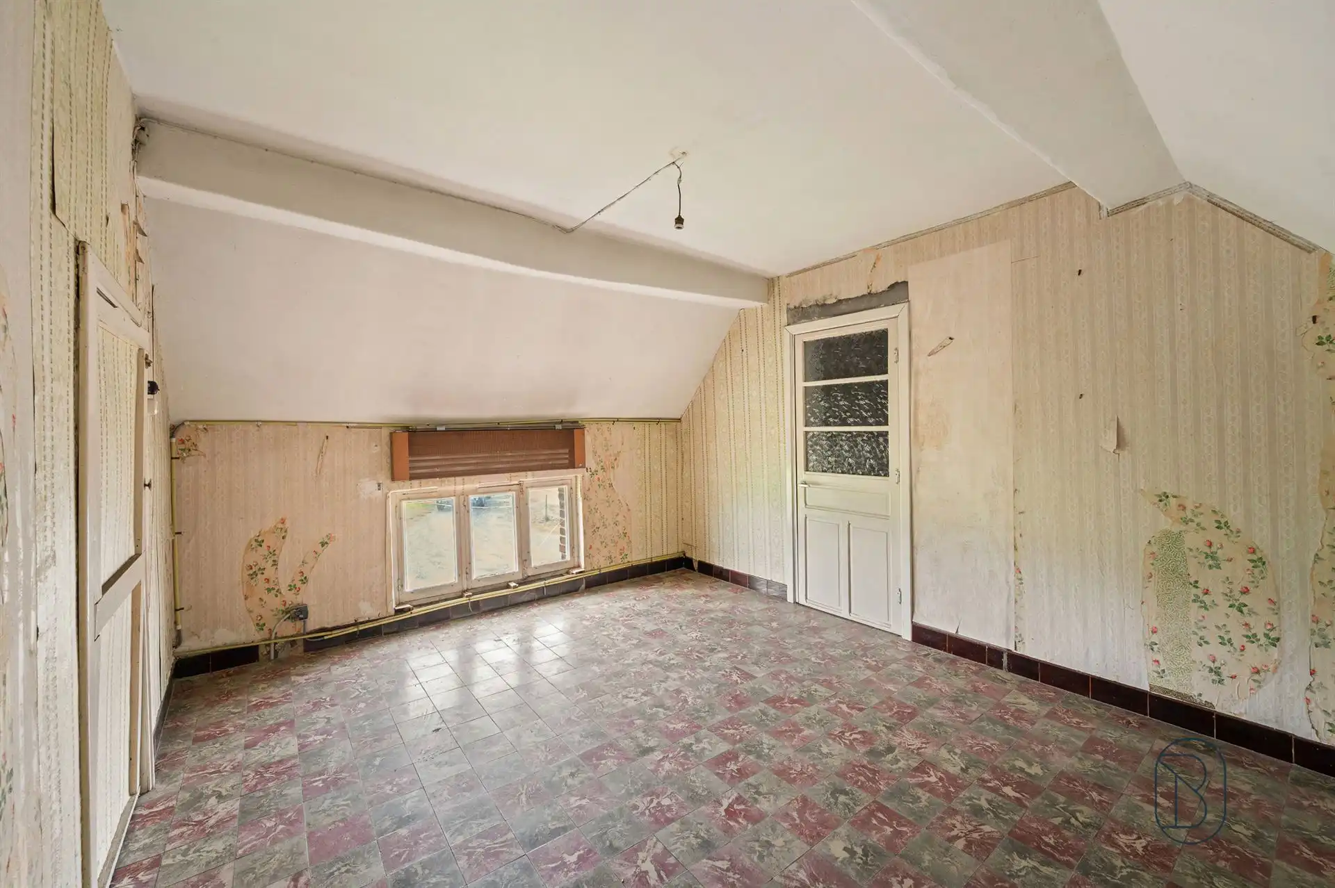 Volledig te renoveren woning, veel potentieel! foto 21