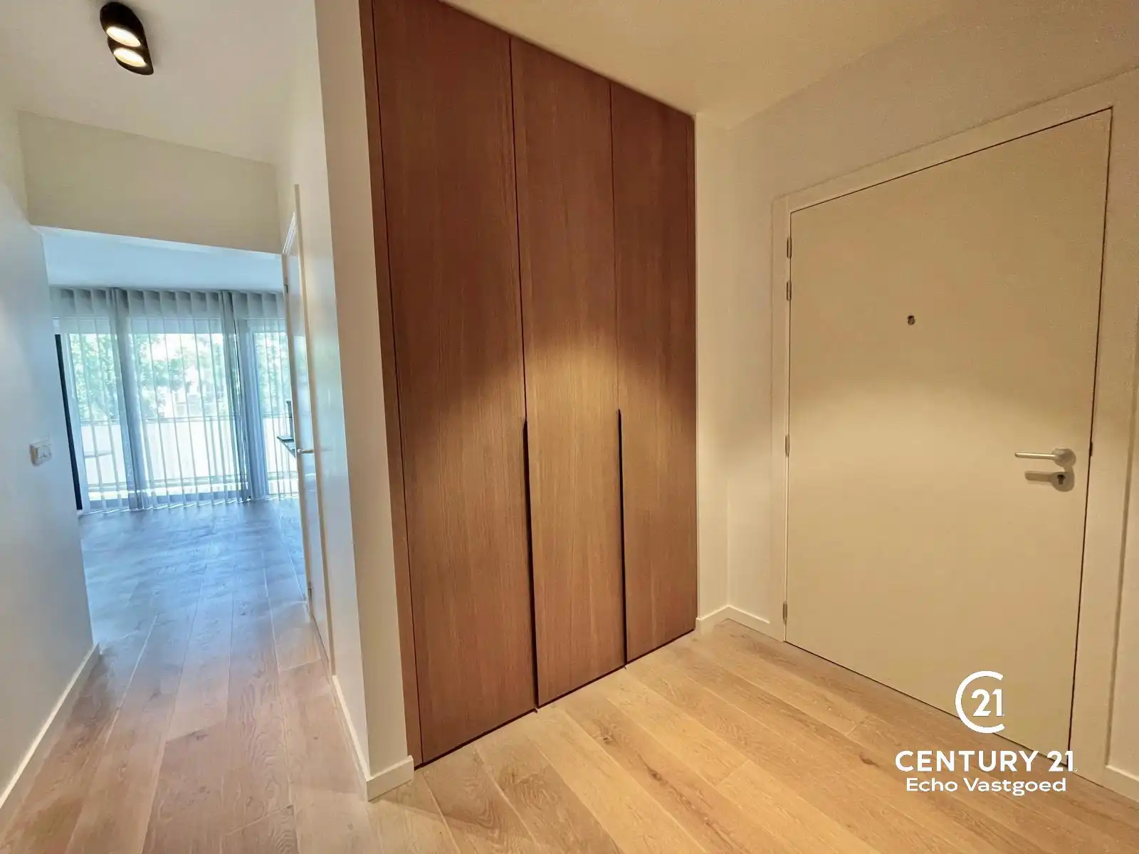 Recent, luxe appartement met 2 slpks, terras en autoplaats foto 3