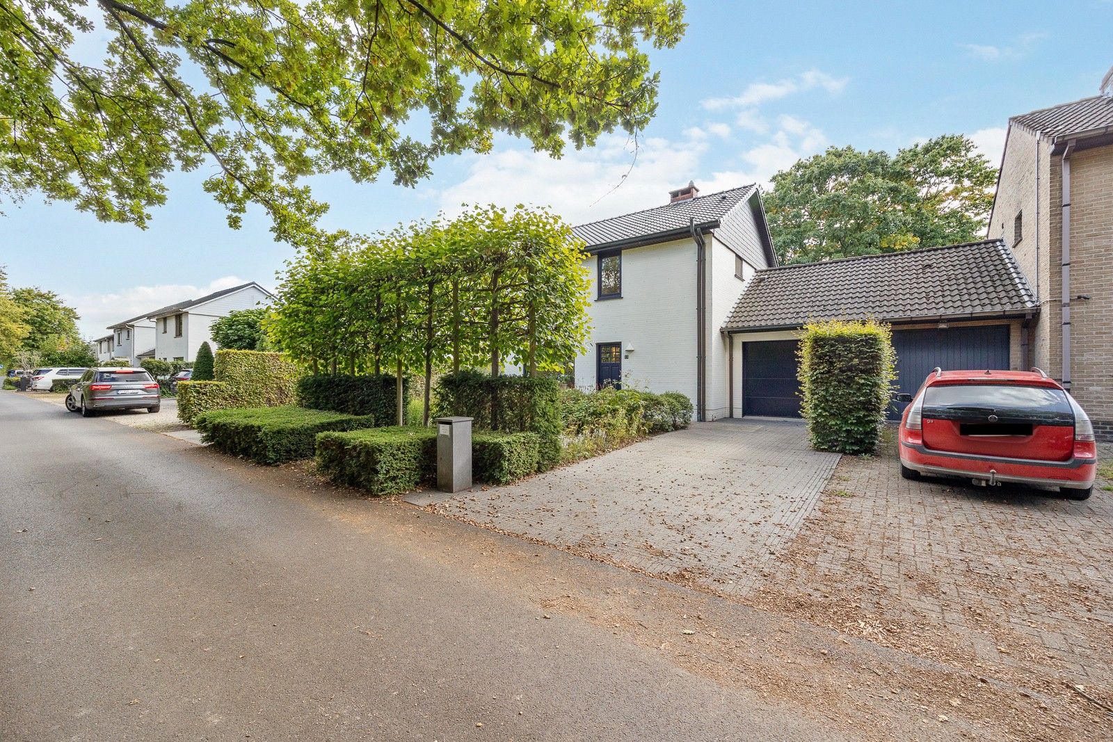 Volledig gemeubeld en instapklare woning met 3 slaapkamers en zeer leuke en zonnige tuin. foto 2