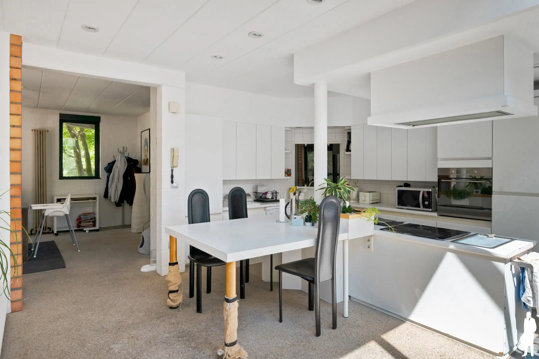 Welgelegen te renoveren villa met 5-7 slpks en 2 badks foto 21