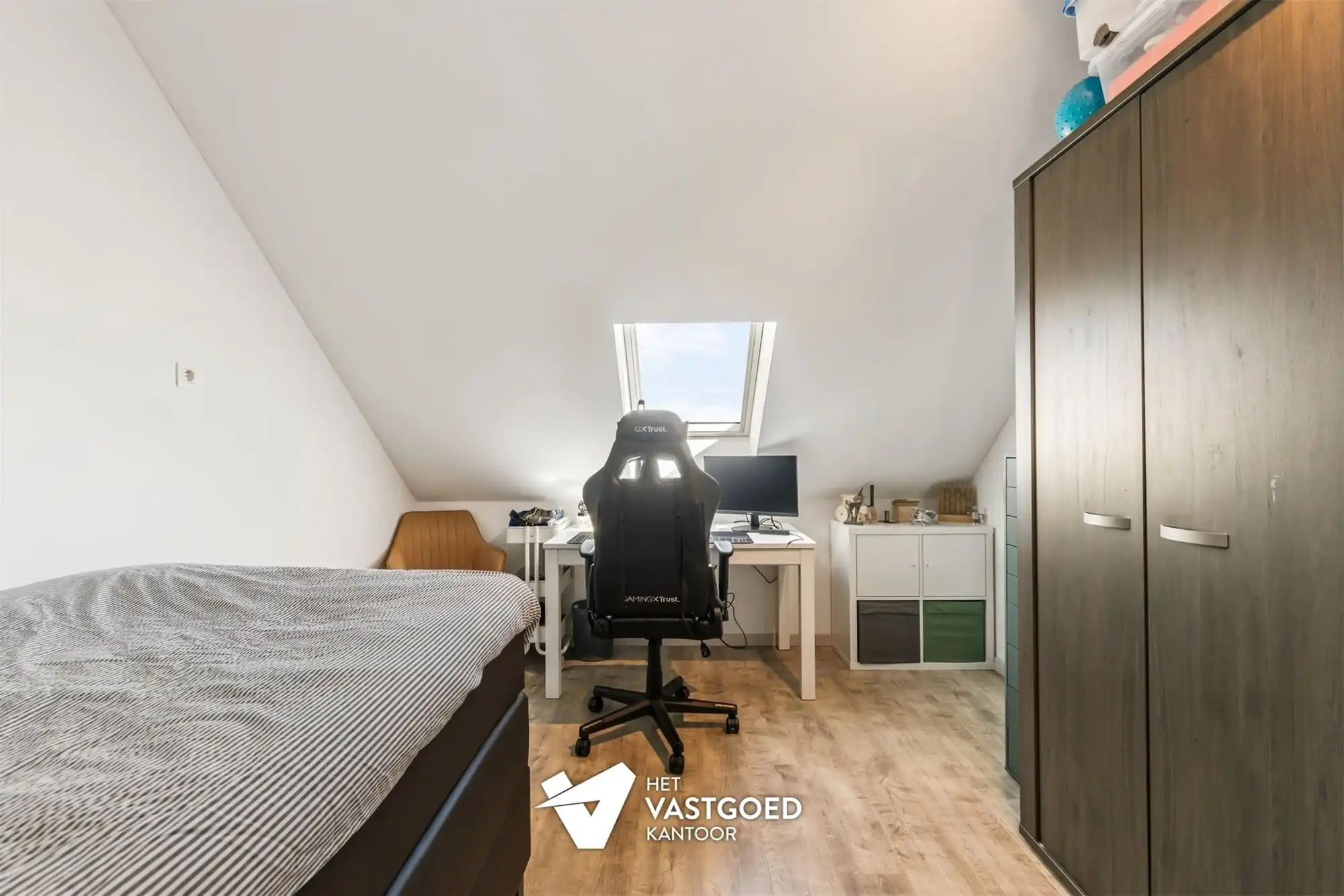 UITERST KNAP AFGEWERKTE RUIME WONING MET 6 SLAAPKAMERS RUSTIG GELEGEN IN KWAADMECHELEN foto 16