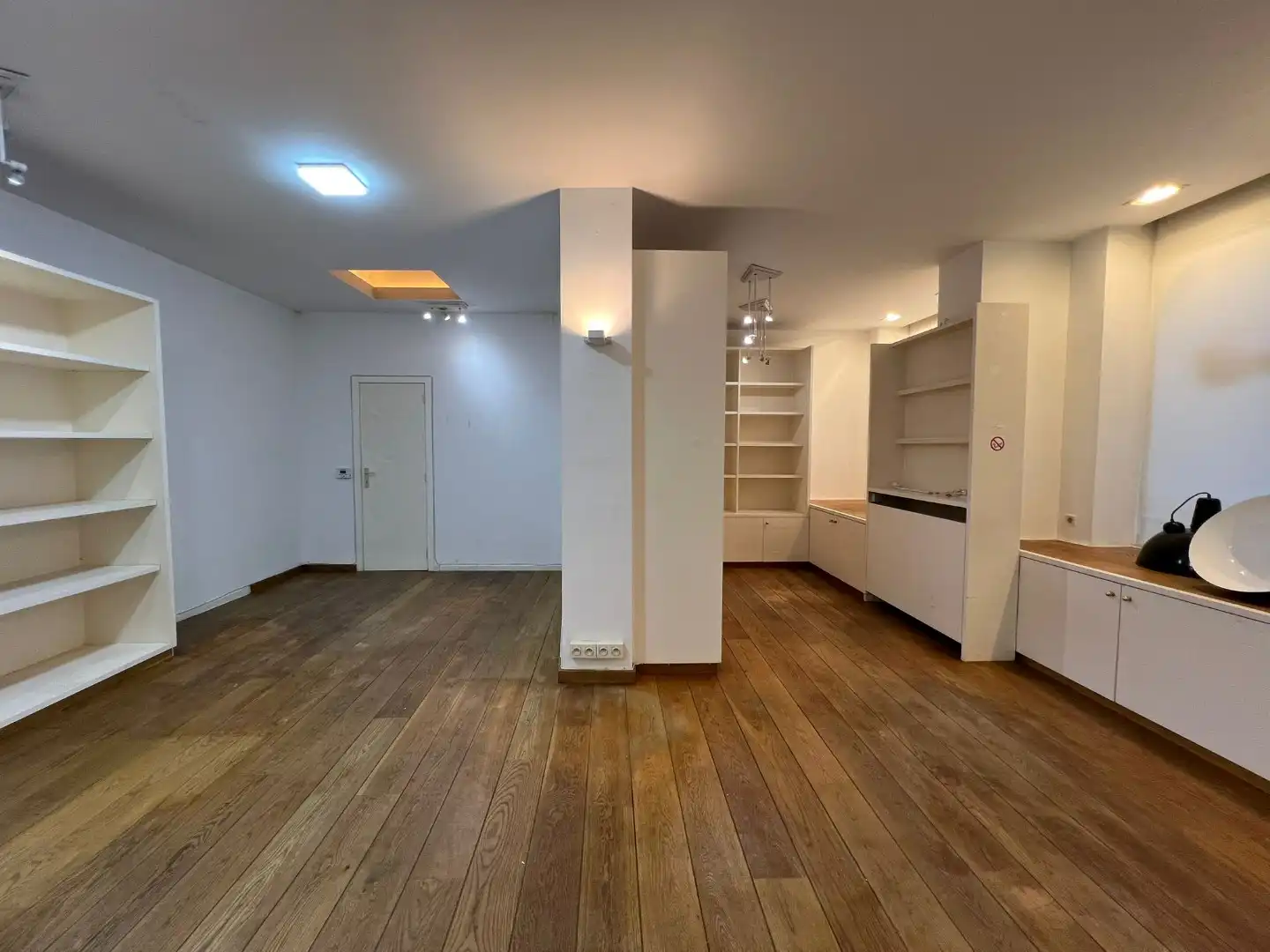 Handelsgelijkvloers nabij de Grote Markt te Ieper foto 4