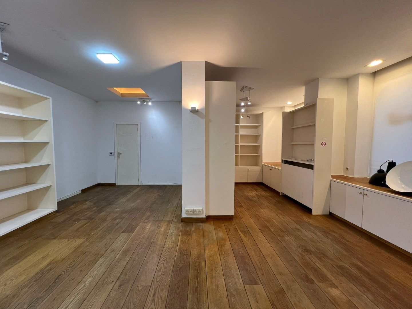 Handelsgelijkvloers nabij de Grote Markt te Ieper foto 4