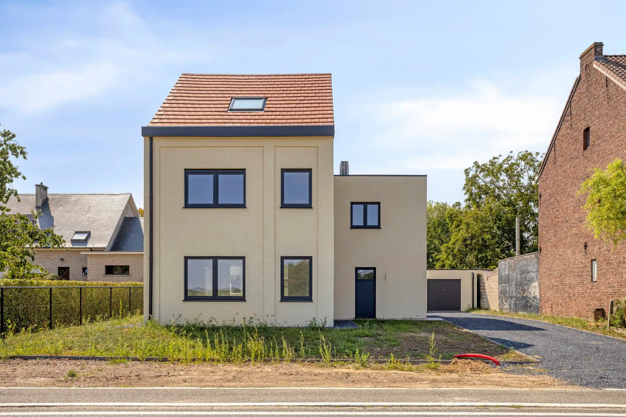 Ruime gerenoveerde woning (230 m²) nabij Gouden Kruispunt foto 2