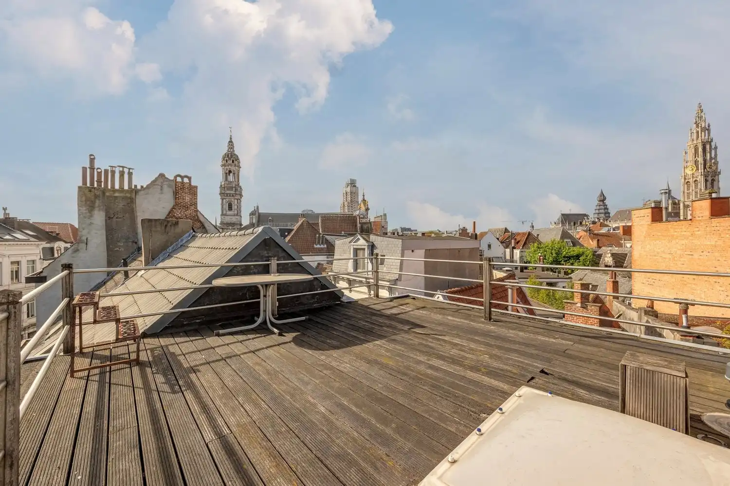 Veelzijdig opbrengsteigendom met aparte woongelegeheid en buitenruimte op A-locatie te Antwerpen met 2 aparte ingangen! foto {{pictureIndex}}
