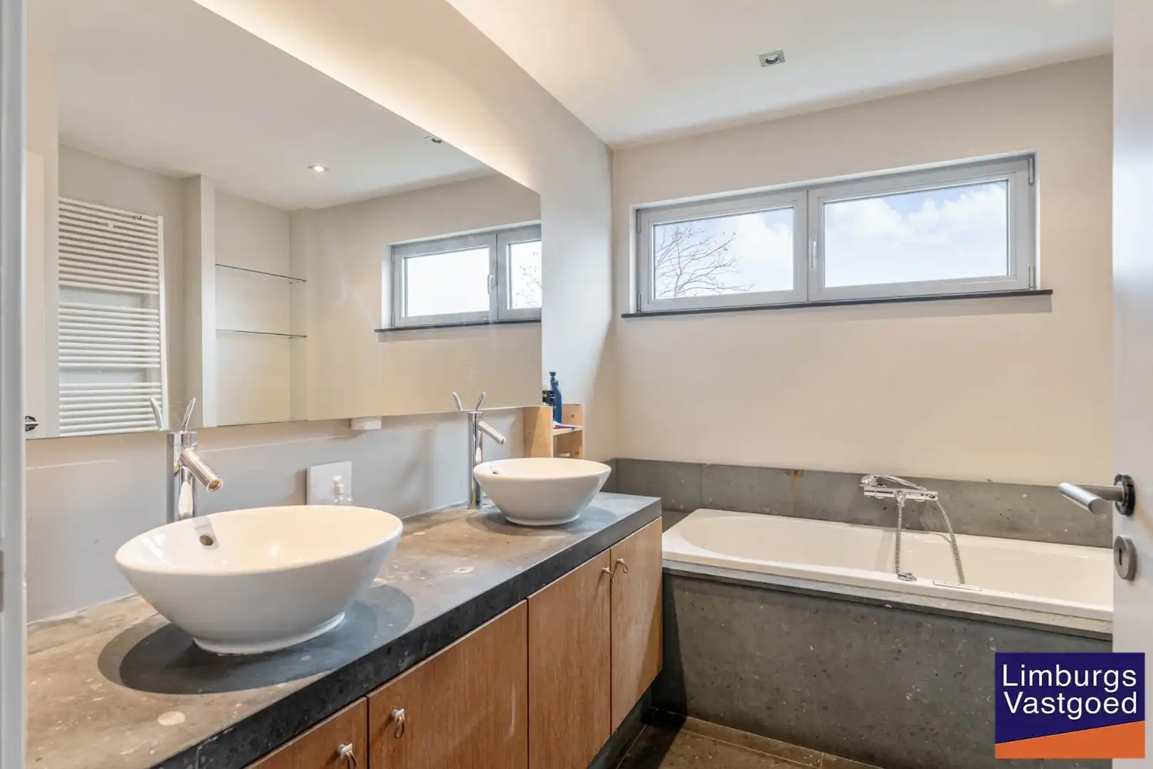 Industrieel gebouw,1.696m², met kantoren 120m² + appartement 120m², Genk-Zuid foto 33