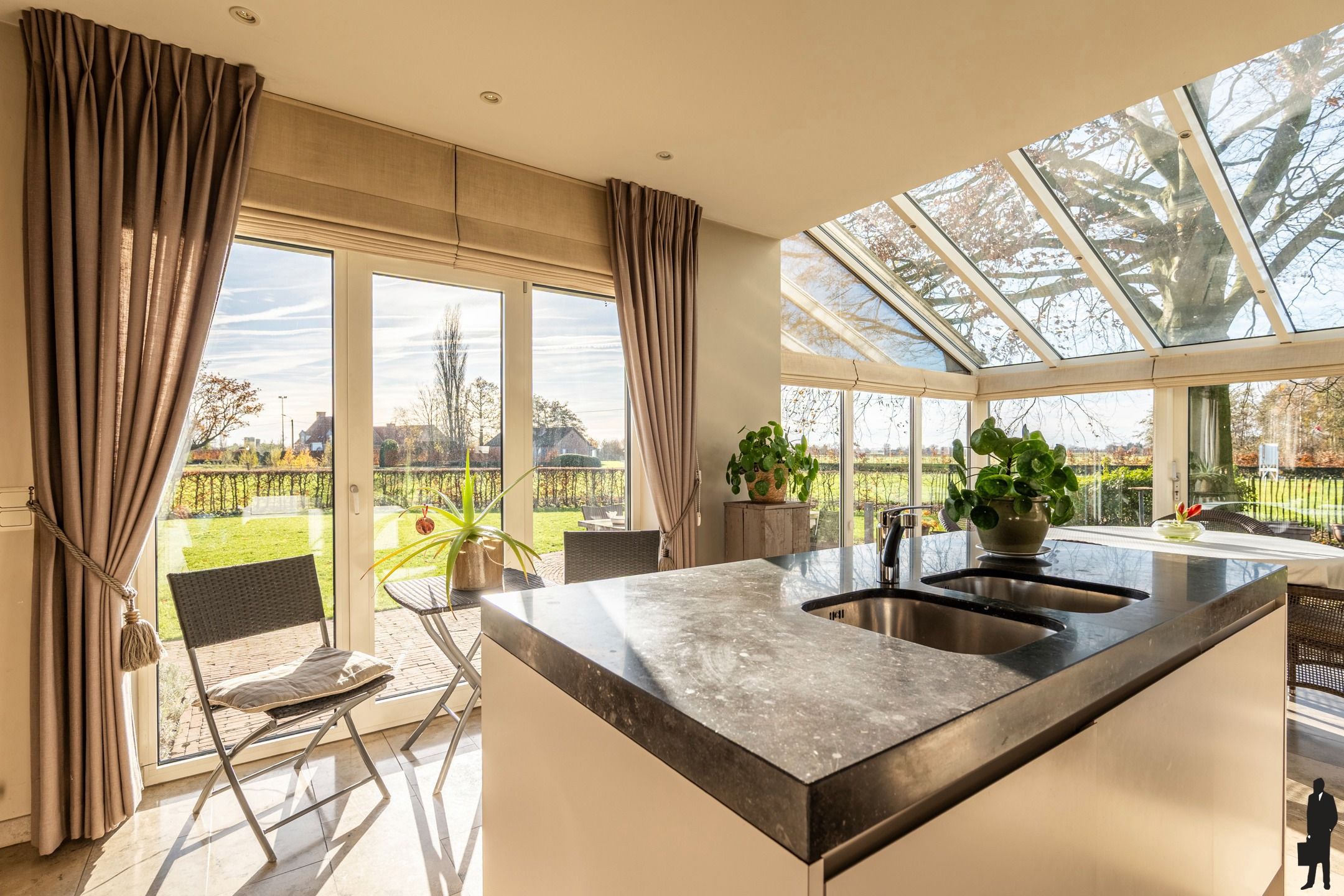 Landelijk gelegen woning in Minderhout op ca 9.000 m² grond foto 26