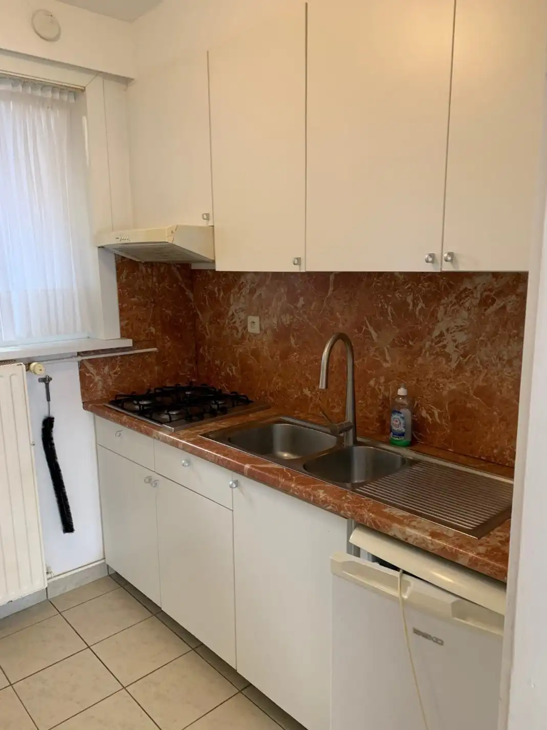 Gemeubeld appartement op het gelijkvloers - 1 slaapkamer en koertje foto 8
