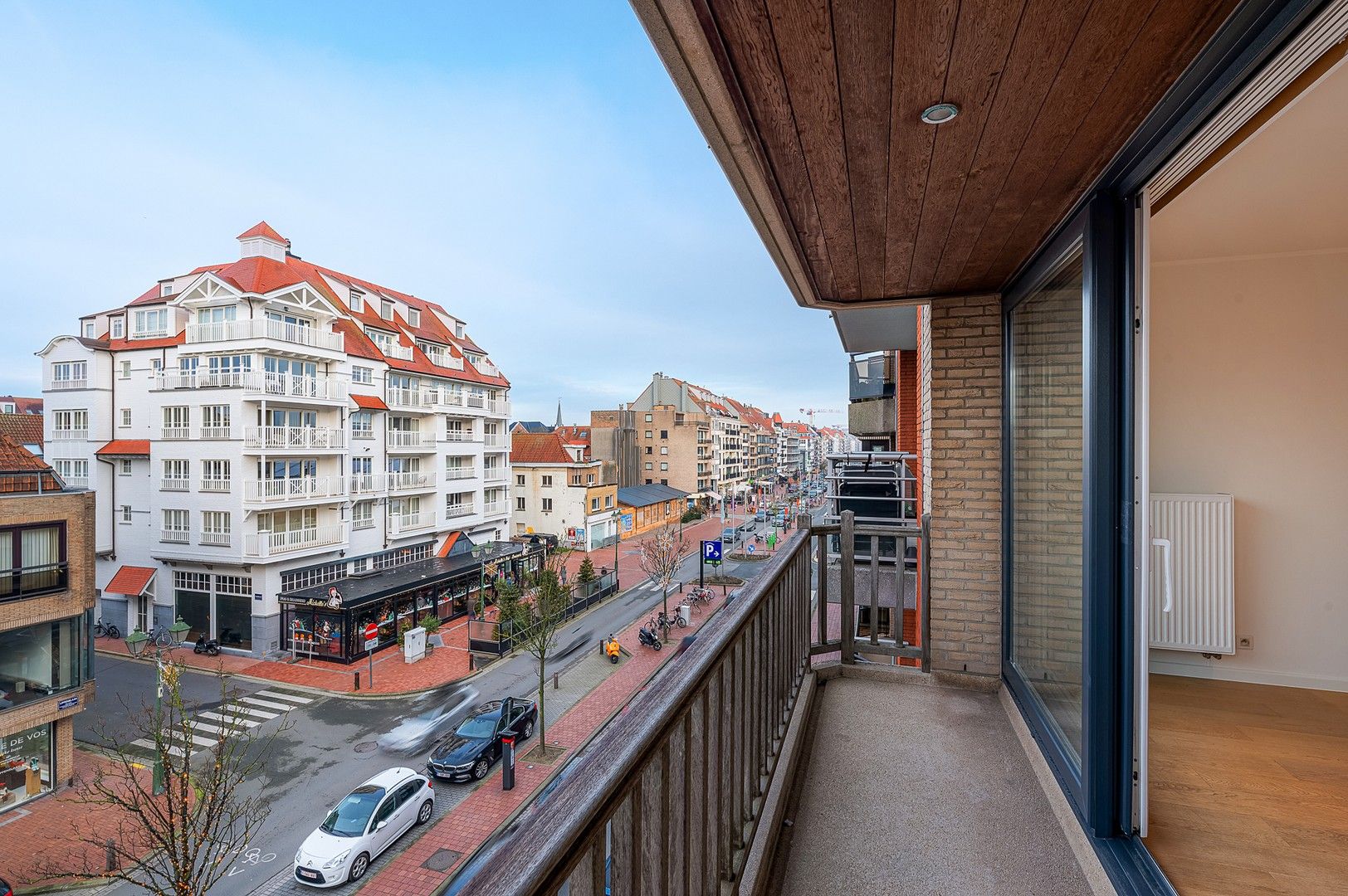 Hedendaags en lichtrijk appartement, centraal gelegen in Knokke. foto 5