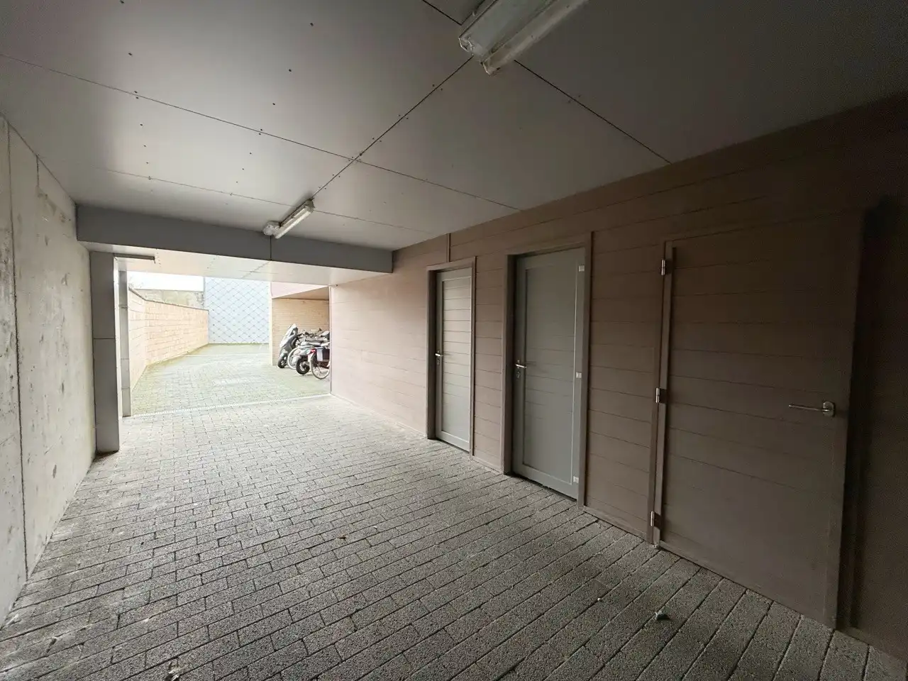 Autostaanplaats te Oostende foto 5