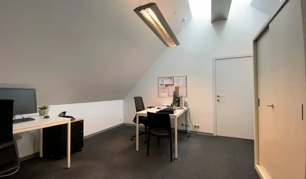 Ingedeelde kantoorruimte te huur in Brugstraat in Aalter foto 10