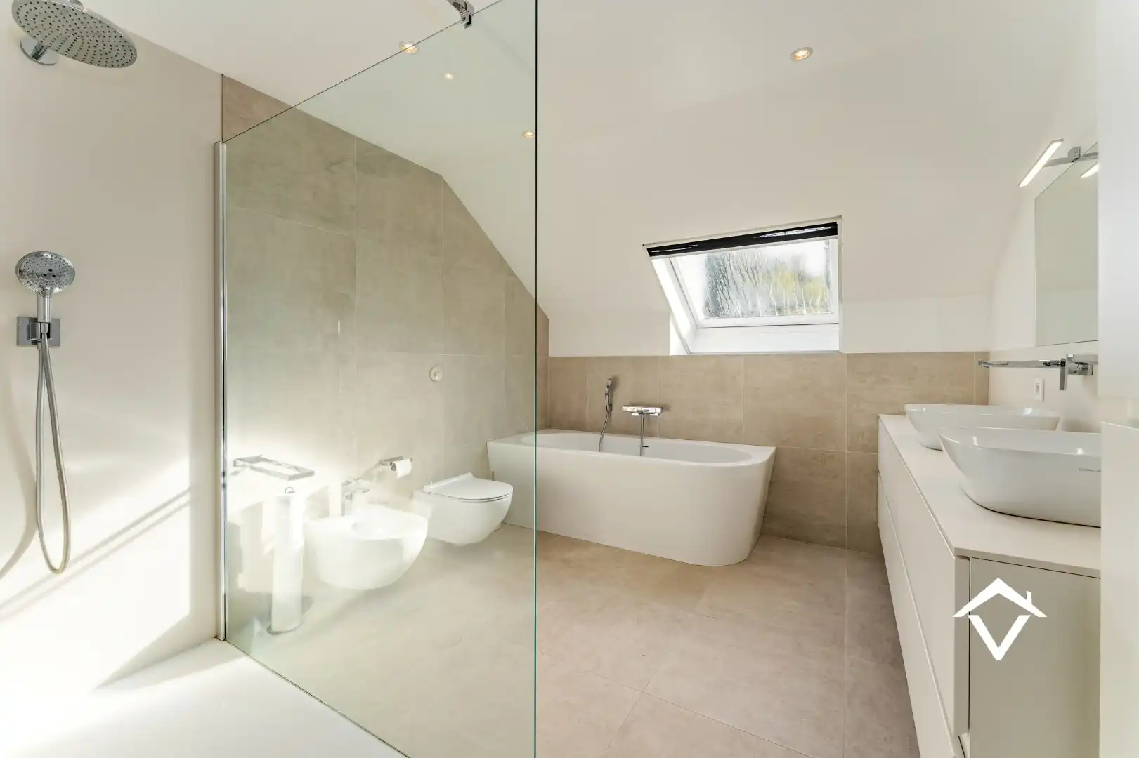 Instapklare woning met 6 slaapkamers op een topligging te Koekelare  foto 11