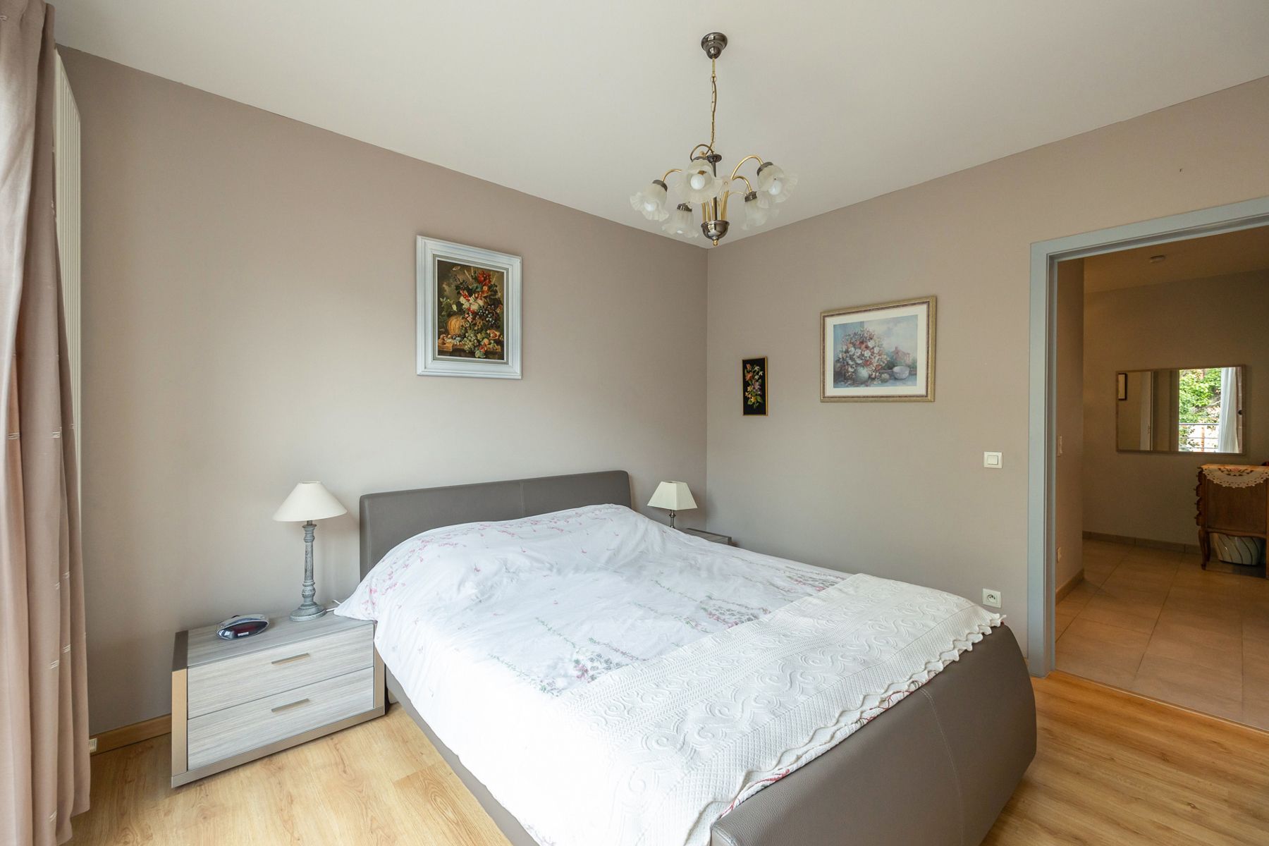 Twee slaapkamer appartement in centrum Kontich – met terras en kelderberging foto 13