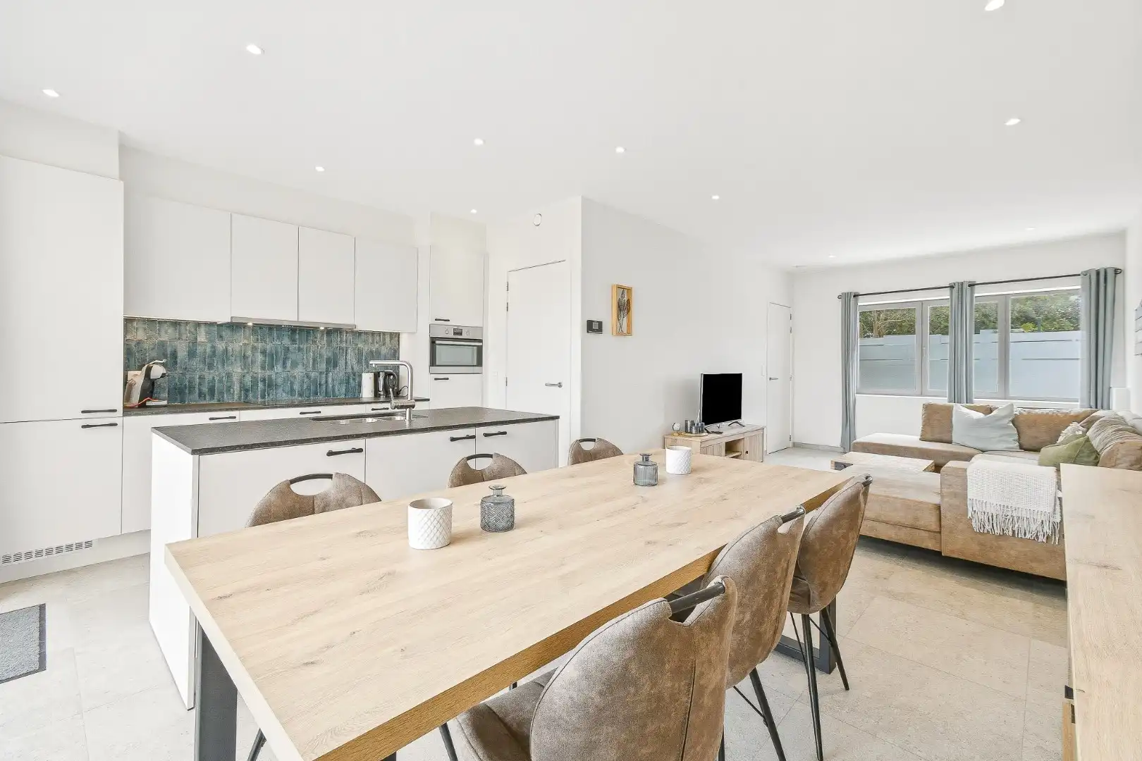 Volledig instapklare woning met 3 slaapkamers en 2 badkamers foto 2