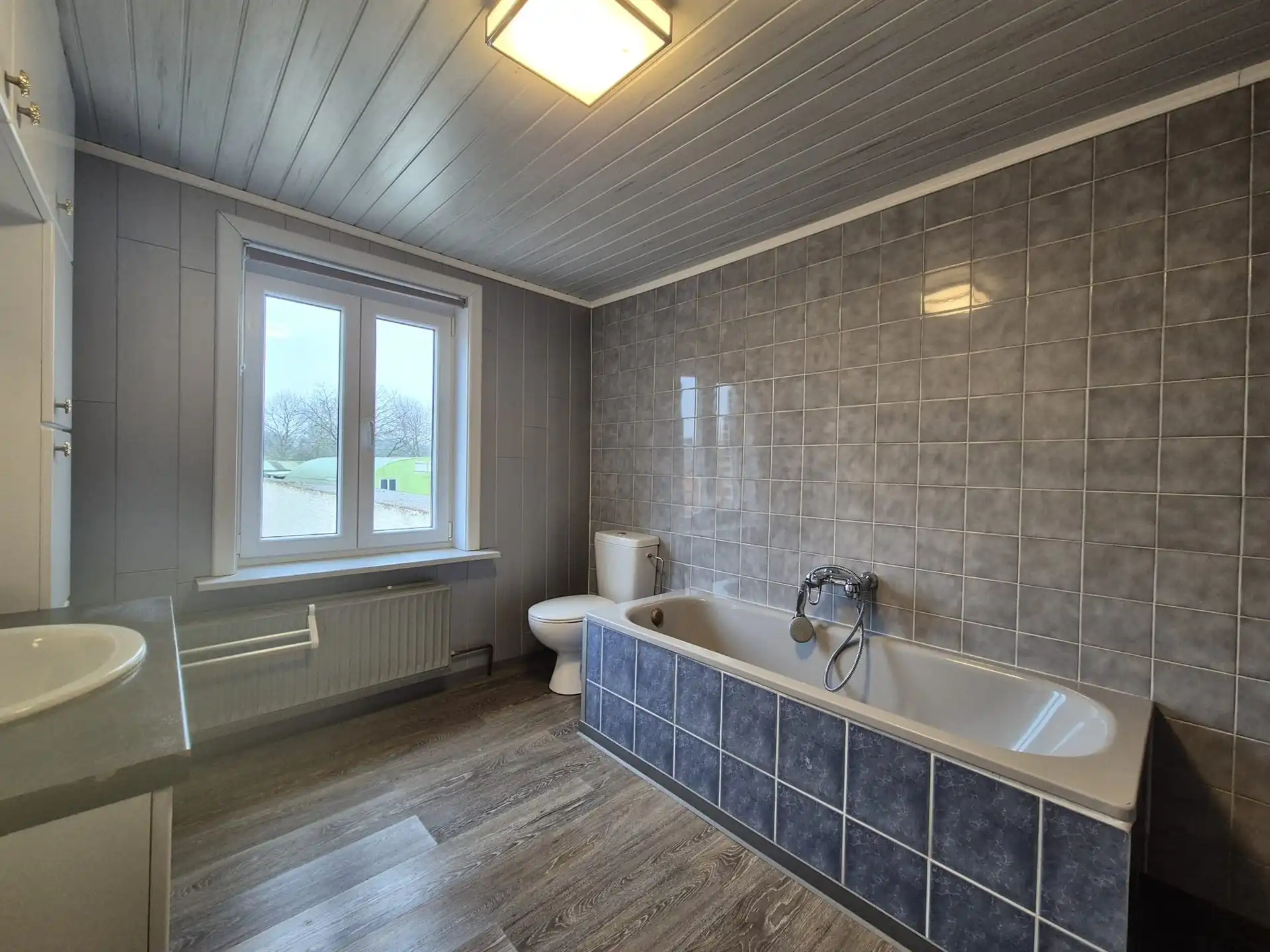 Ruime en instapklare woning met grote tuin en garage. foto 20