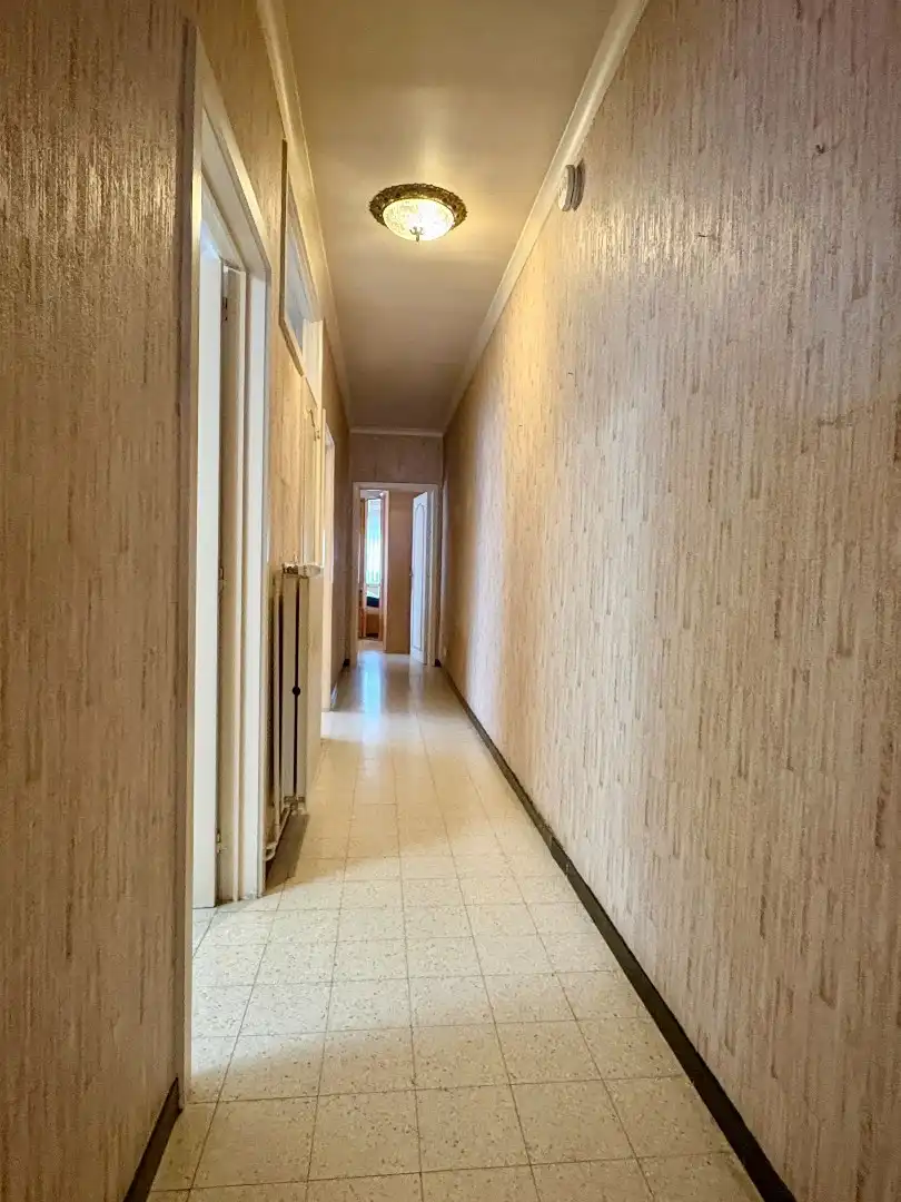 Gelijkvloerse woning op 408m² met 3slks, garage en tuin. foto 9