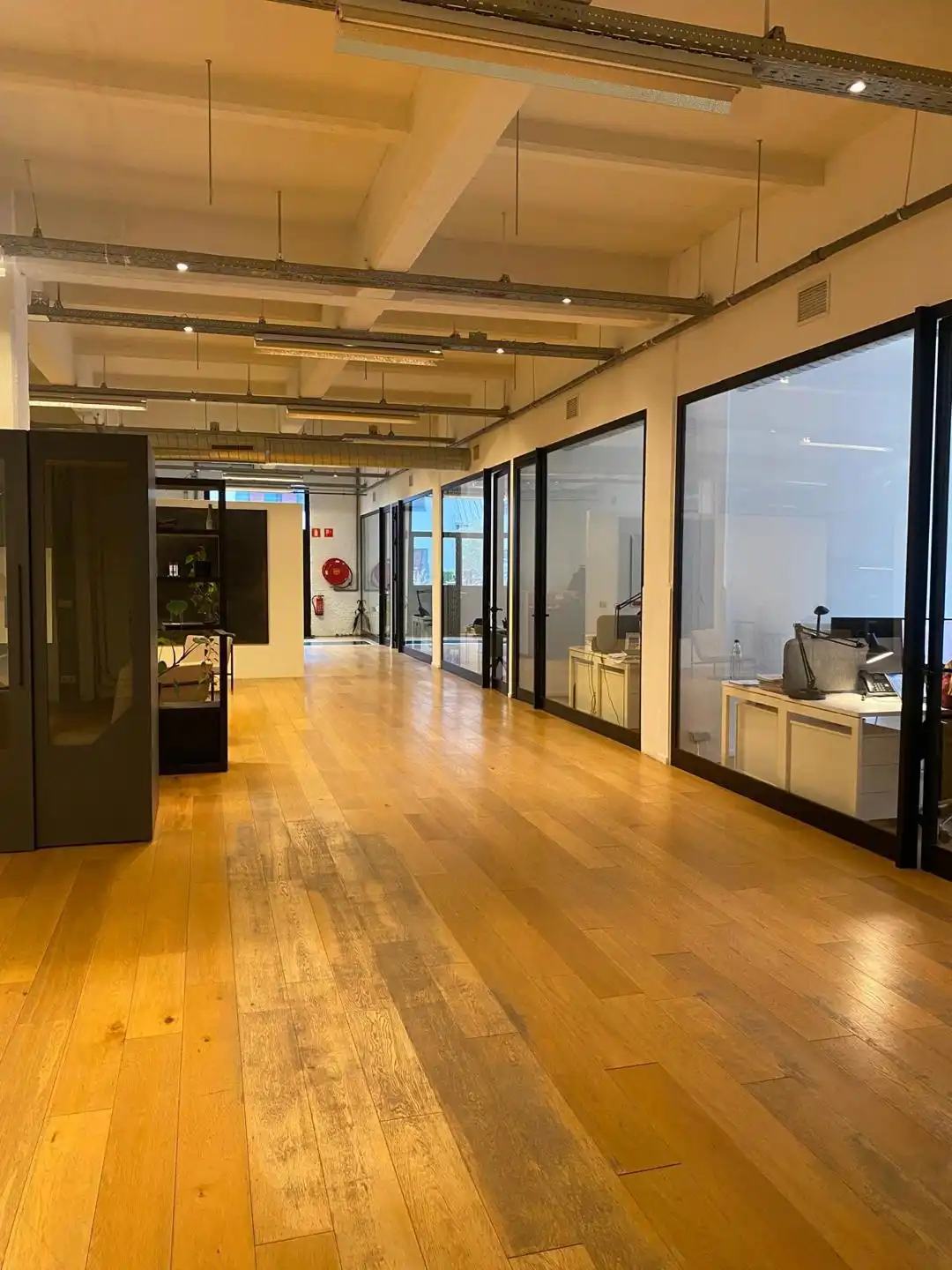 Kantoorruimte 686m² te huur in voormalige  Minerva Motors'-fabriek.  foto 5