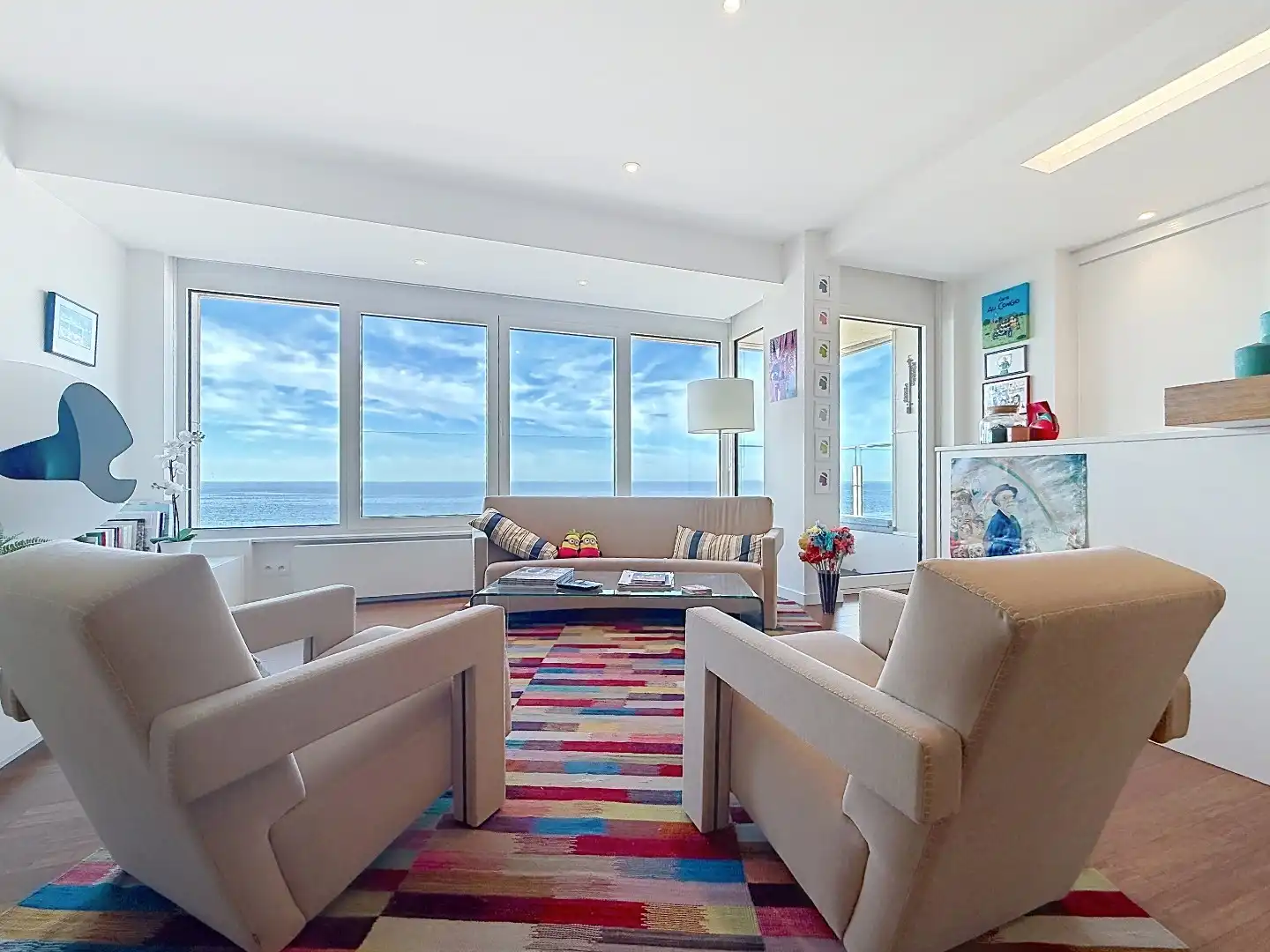 Ruim uniek ingericht appartement met Zeezicht in Oostende foto {{pictureIndex}}