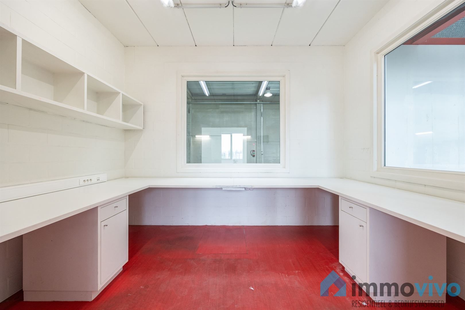 Instapklare KMO-unit van 400 m² met 160 m² kantoor en 5 pp. op toplocatie foto 15