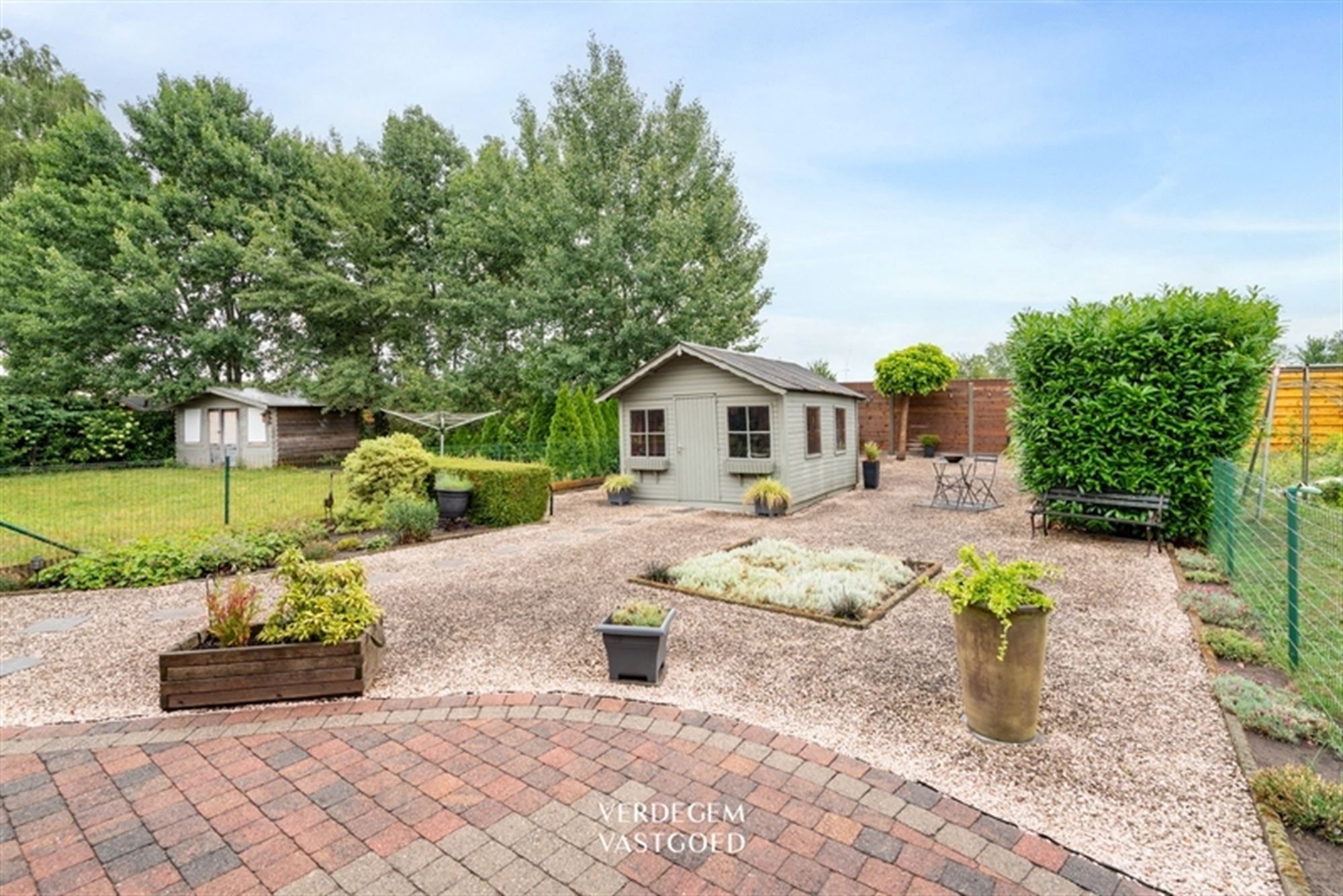 Instapklare woning met 3 slaapkamers, carport en fijne tuin foto 15