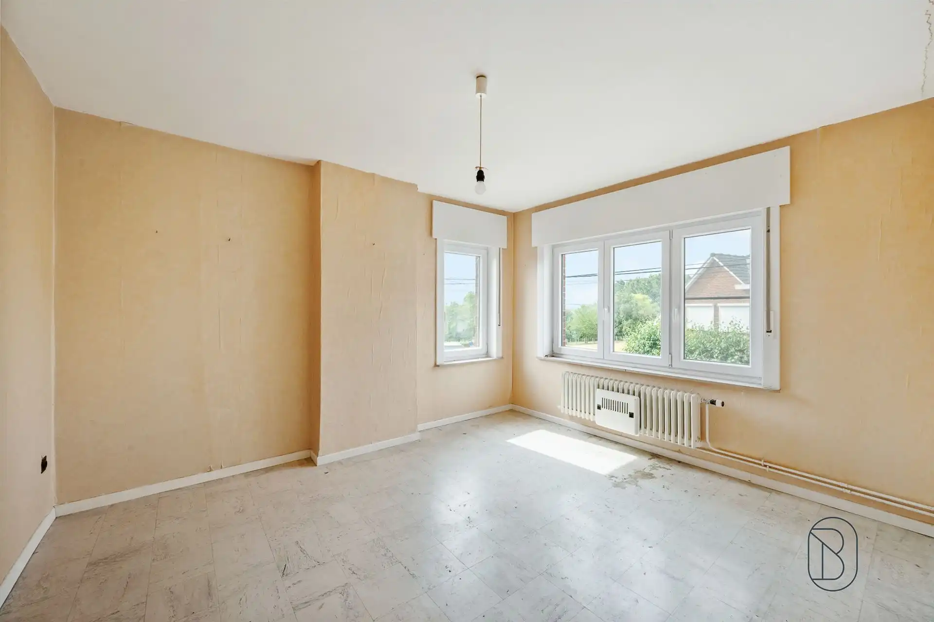 Ruime te renoveren woning met 4slk & tuin op de Valkenberg foto 12