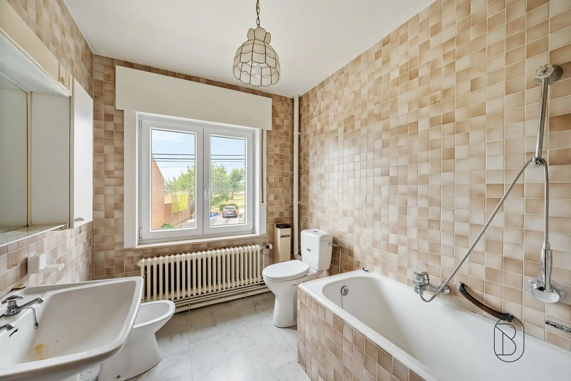 Ruime te renoveren woning met 4slk & tuin op de Valkenberg foto 16