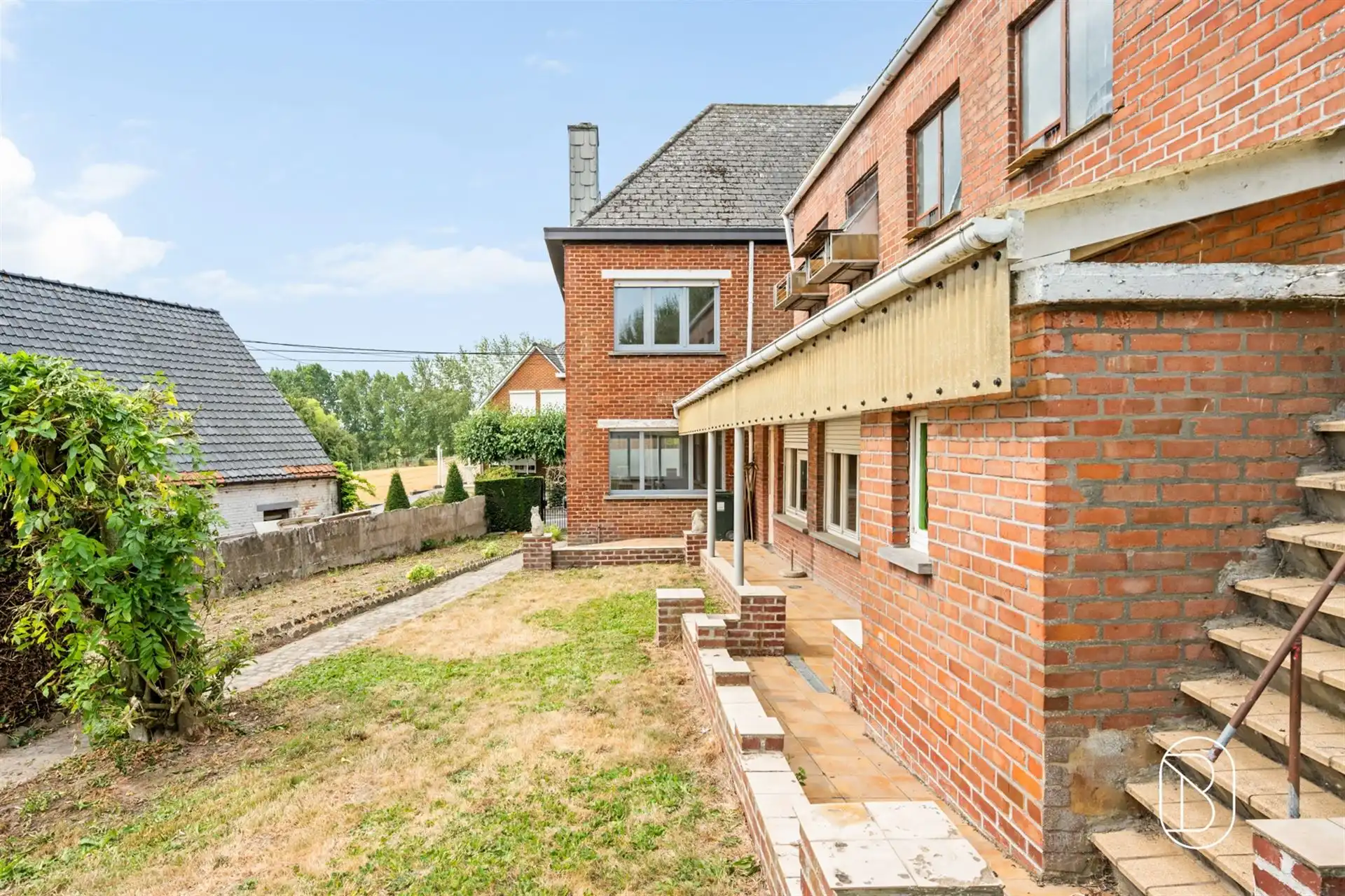 Ruime te renoveren woning met 4slk & tuin op de Valkenberg foto 11