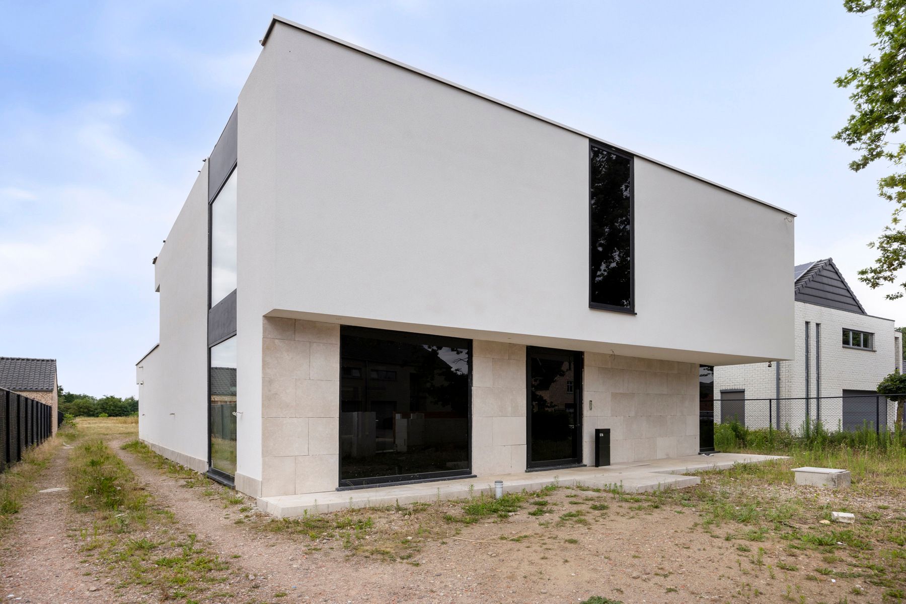 Moderne nieuwbouw villa met strak design ZONDER BTW  – nog verder af te werken naar eigen smaak! foto 4