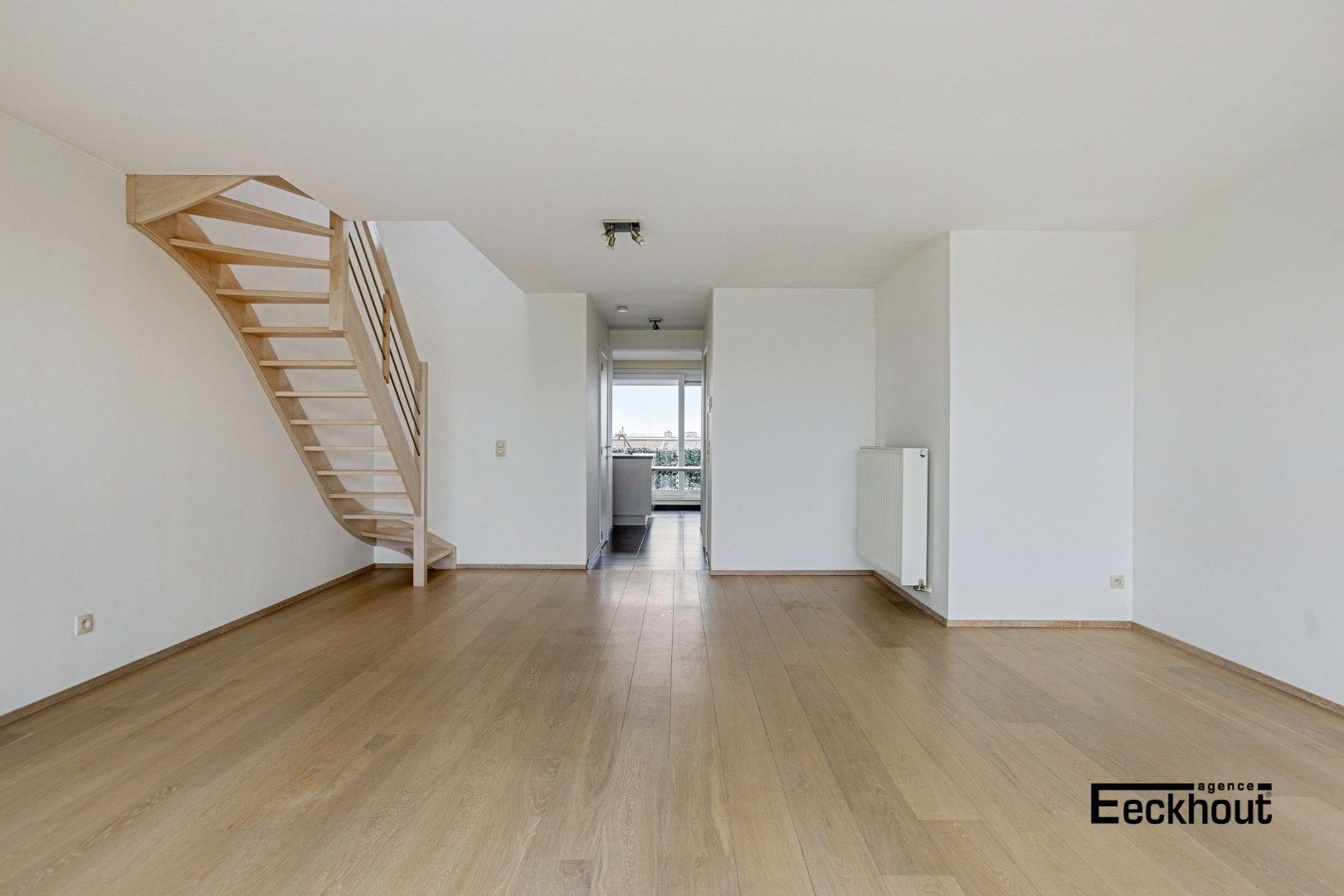 Instapklaar duplexappartement met grote terrassen en mooi open zicht! foto 6