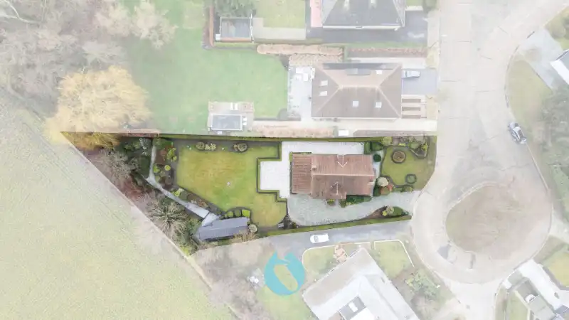 Charmante woning met riante tuin op een perceel van 1.061 m² in een rustige verkaveling te Evergem. foto 3