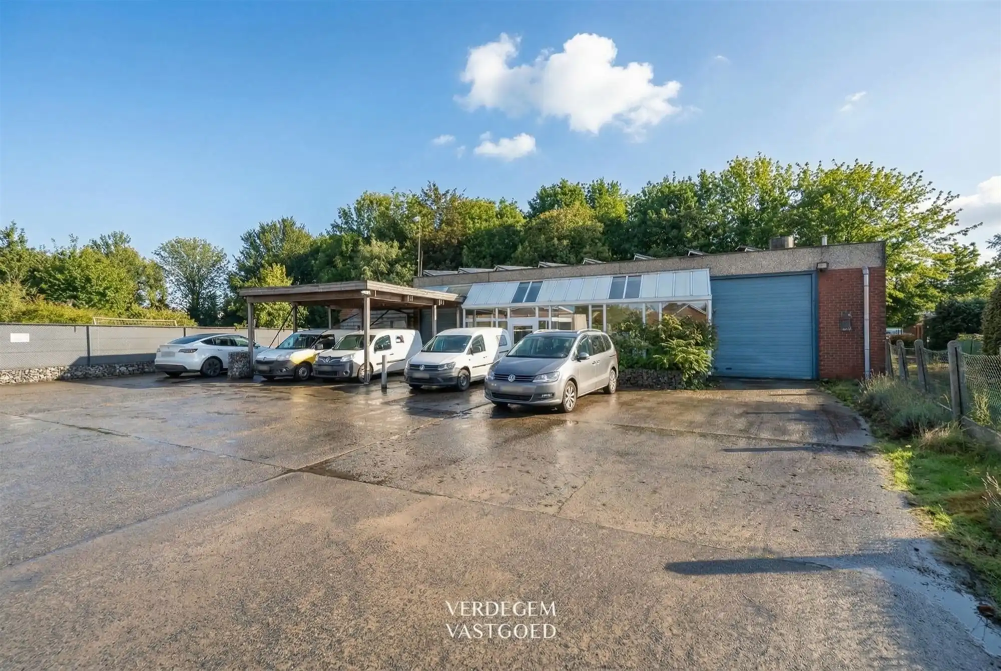 Magazijn van 395m² met villa op toplocatie voor commerciële activciteit foto 27