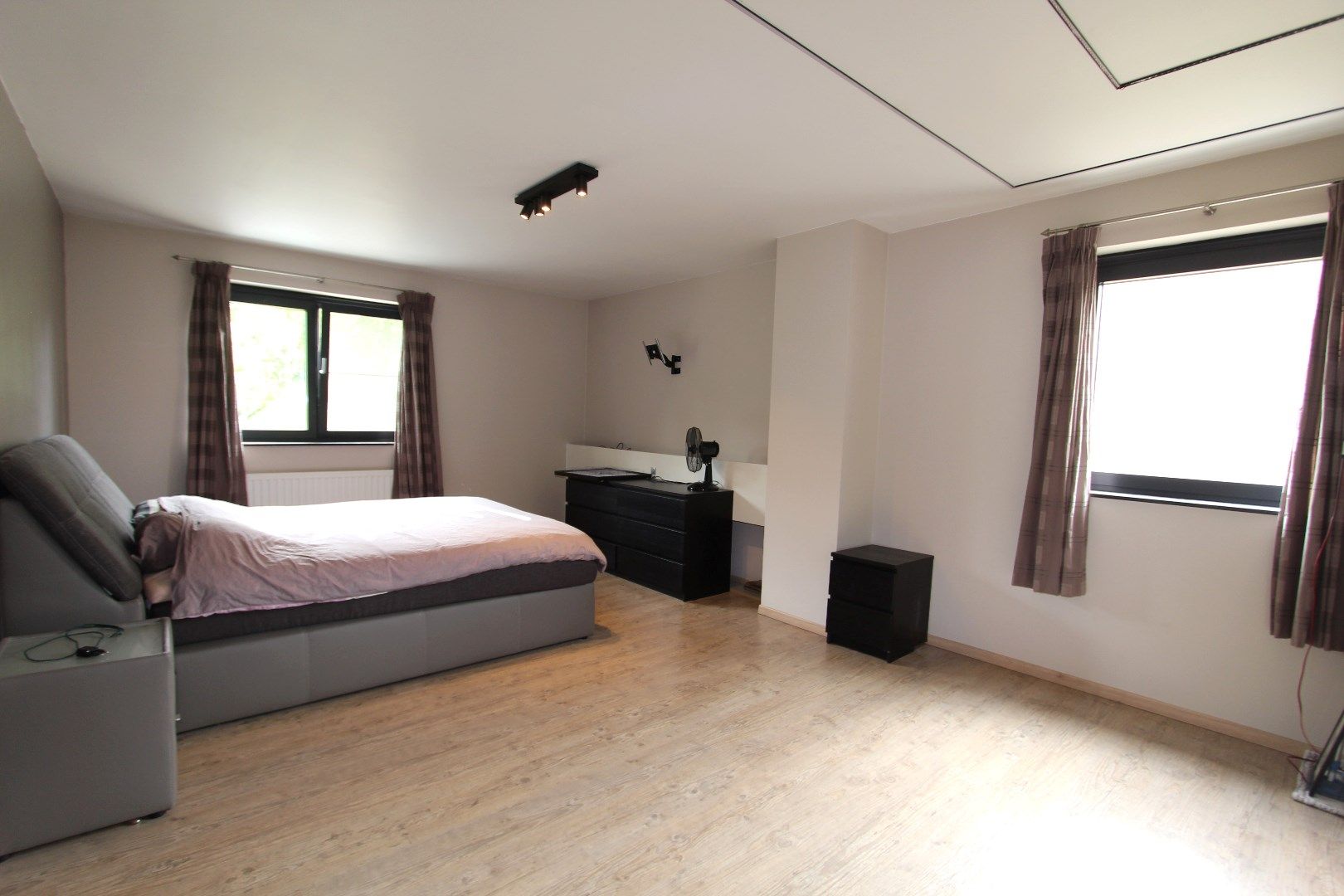 RECENTE WONING MET 5 SLAAPKAMERS EN GROTE TUIN foto 17