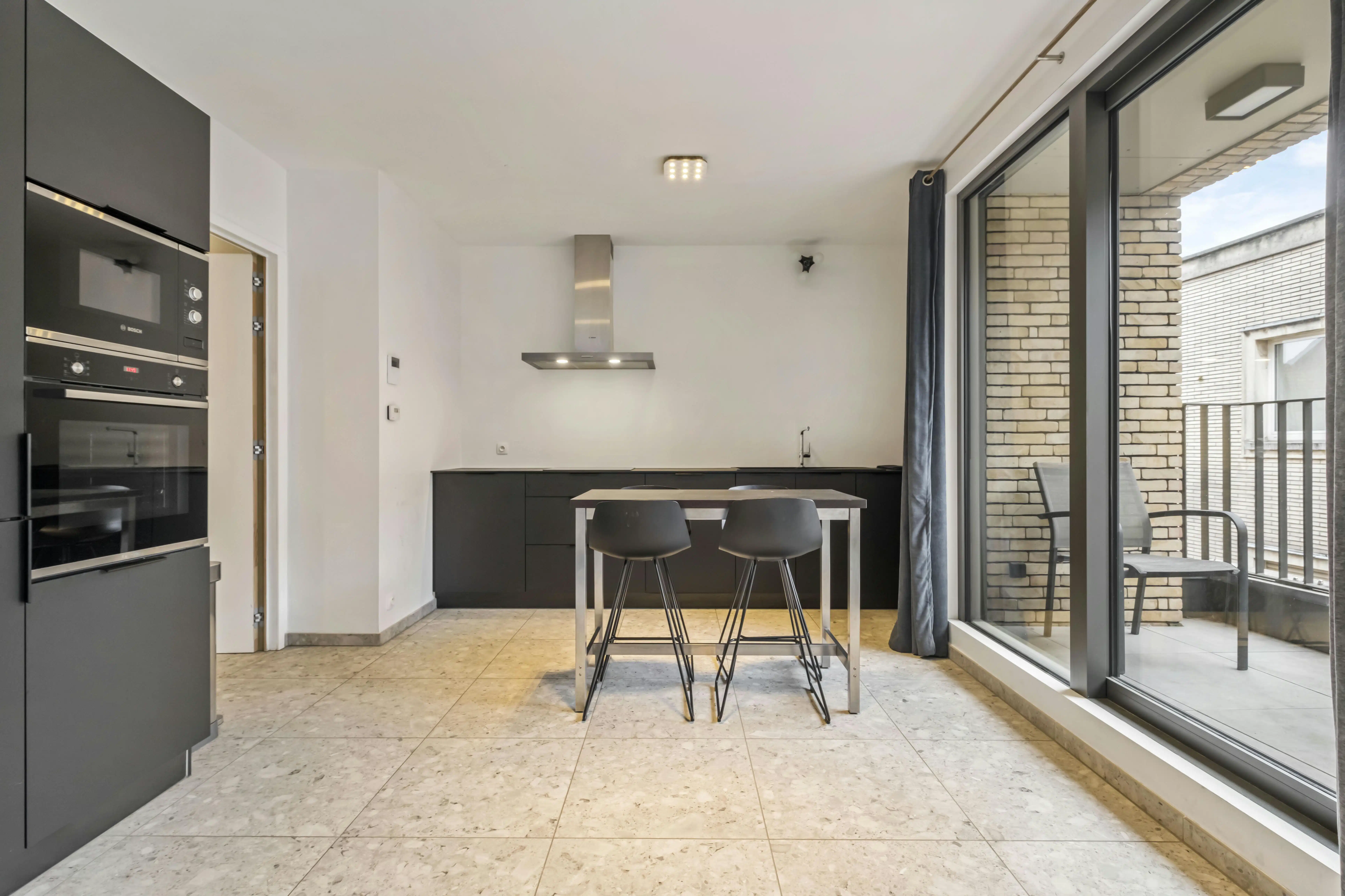  Instapklaar appartement te koop in het centrum van Kortrijk foto 2
