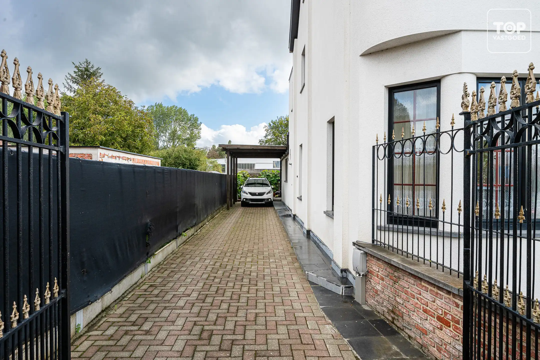 Karaktervolle half open woning met mooie gevel.  foto 29