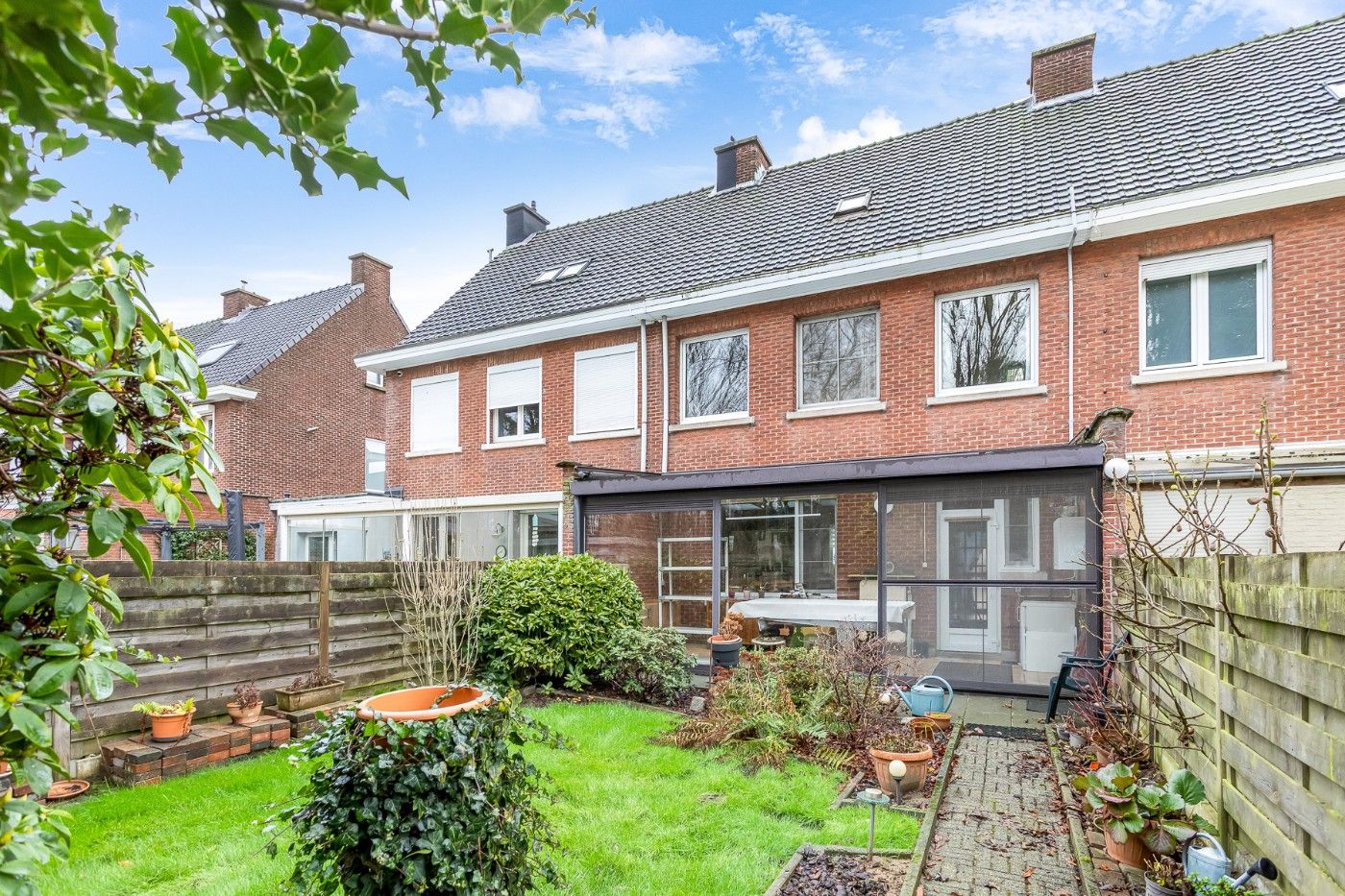 Te moderniseren woning met 3 slpk. en west-tuin foto 25