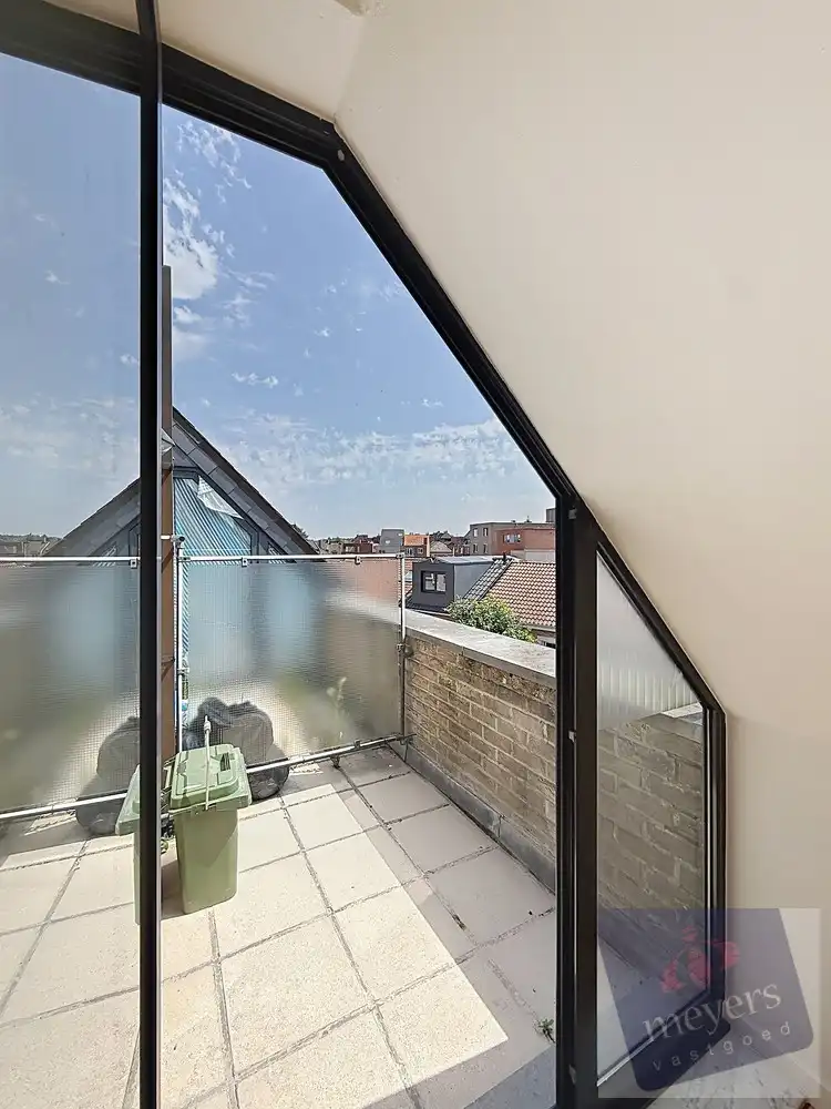 Appartement met 2 slaapkamers, terras en garage te huur in Hasselt foto 6