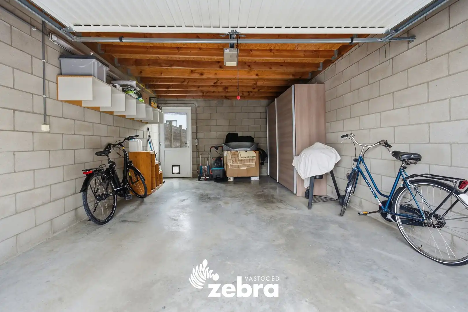 Instapklare woning met achterliggende garage en uitweg! foto 18