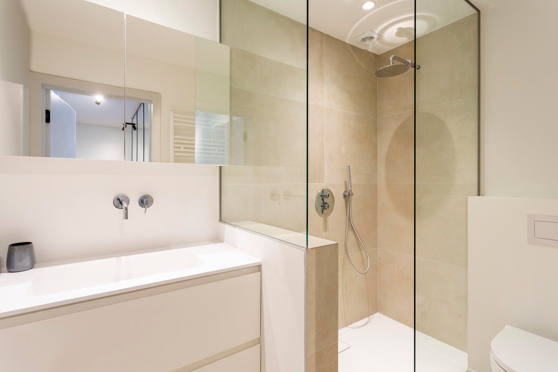 Gerenoveerd 2 slaapkamer appartement in hartje Wommelgem foto 4