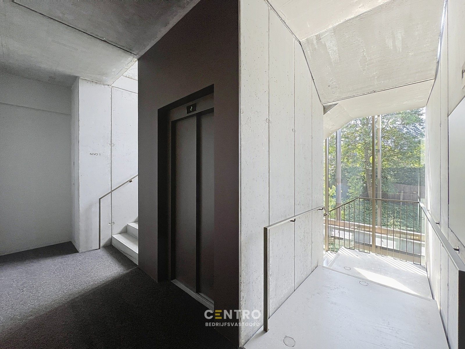 Instapklare kantoorruimte 175 m² TE HUUR in prestigieus D-One gebouw – Kortrijk. foto 6