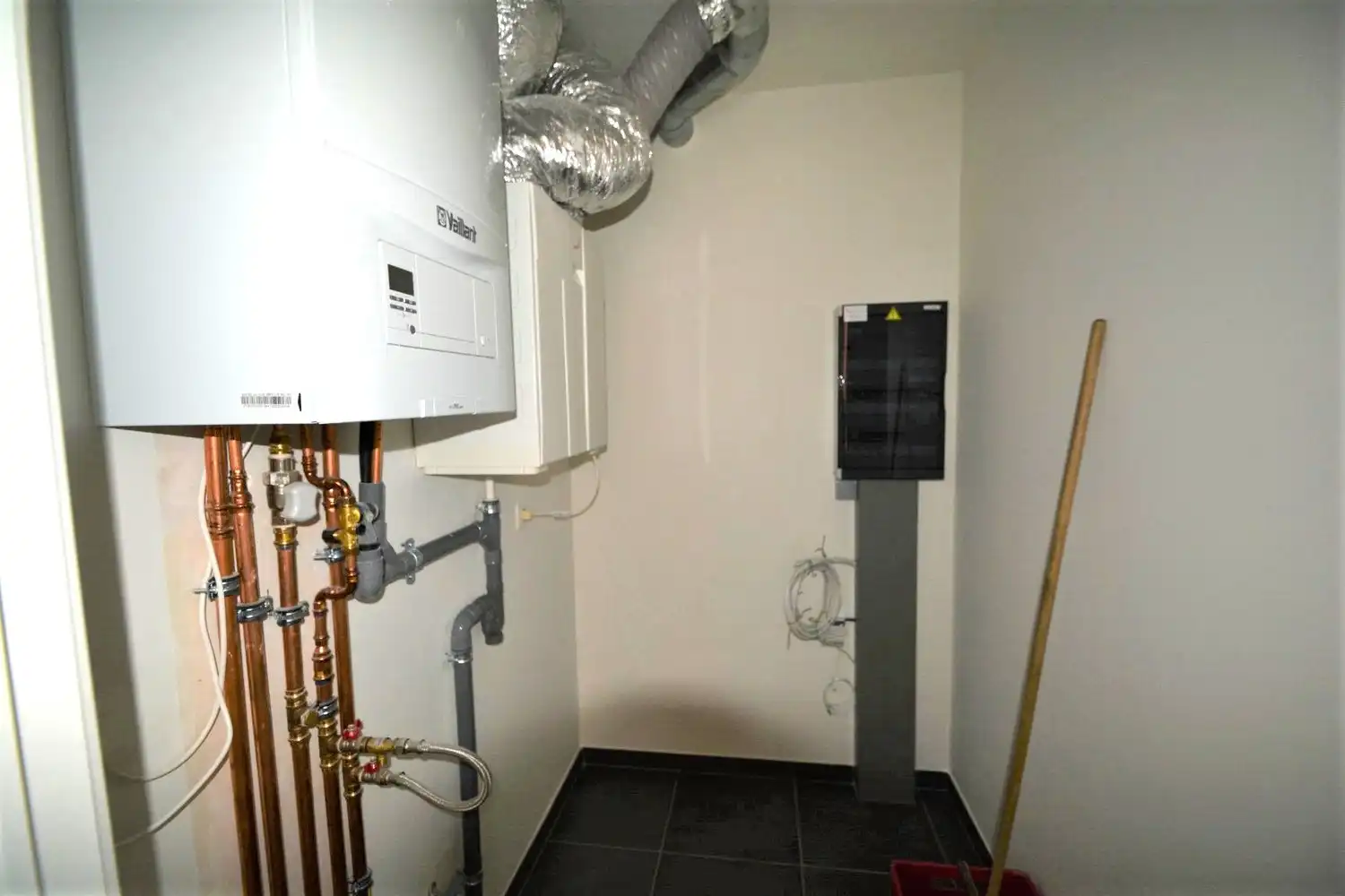 RECENT APPARTEMENT MET 2 SLK, TERRAS EN PARKING! foto 14