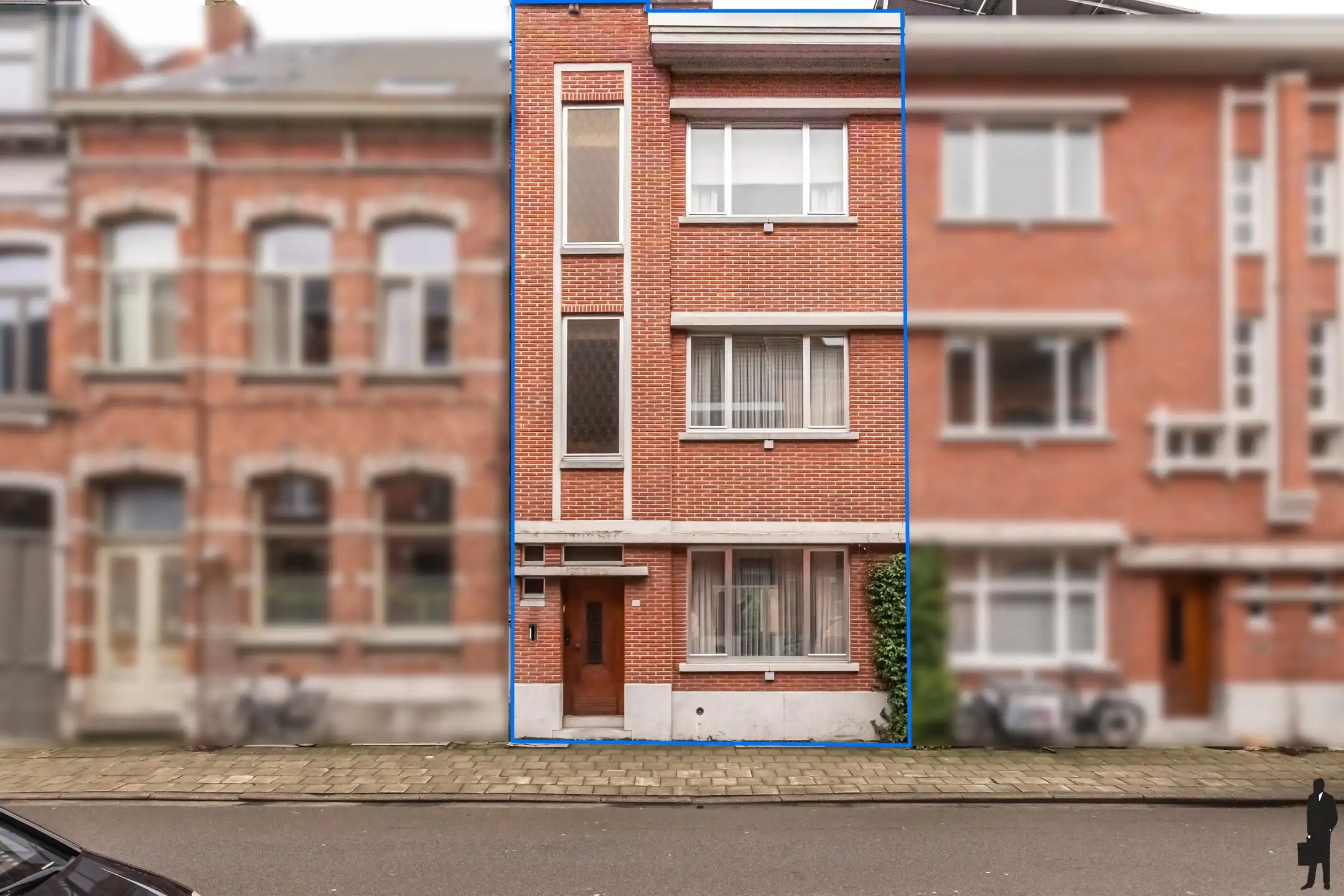 Karakterwoning met 4 slpks in hartje Turnhout foto {{pictureIndex}}