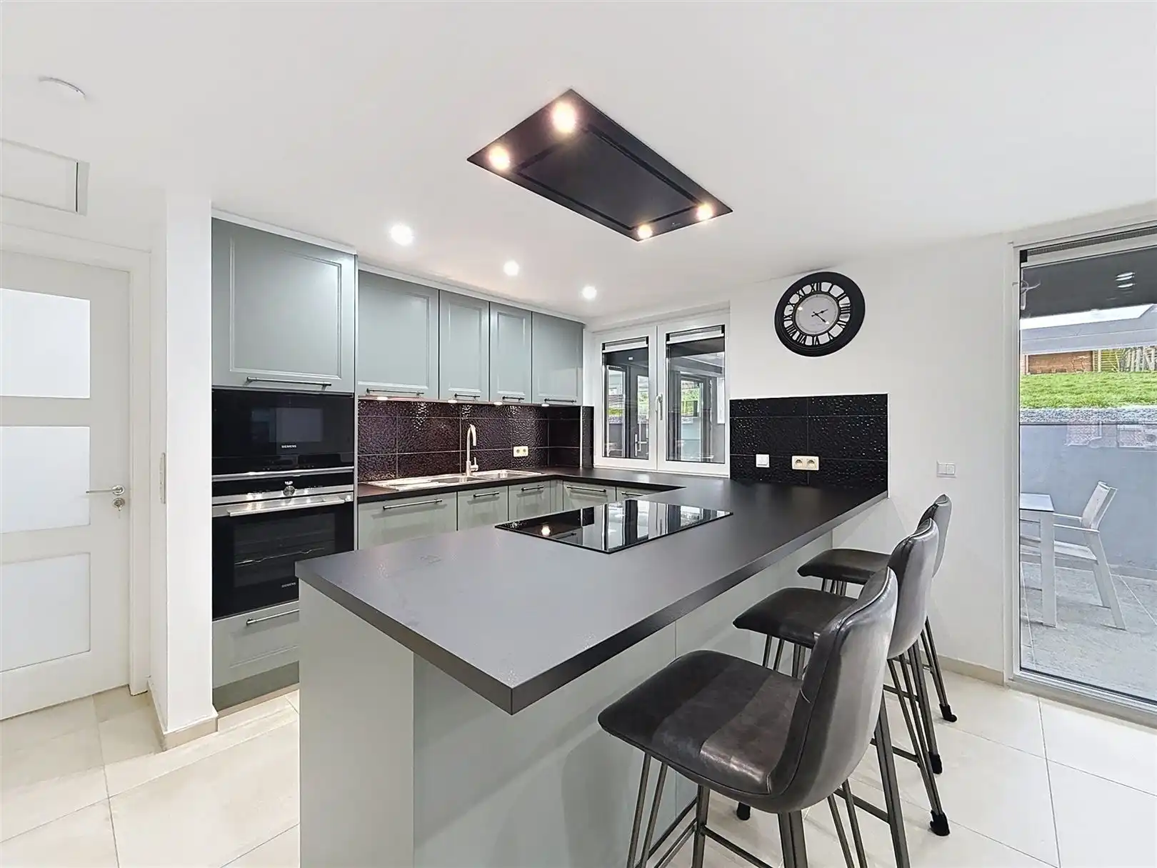 Ruime gerenoveerde woning, 5 slpks, 2 bdks, tuin, 11a 11ca  foto 11