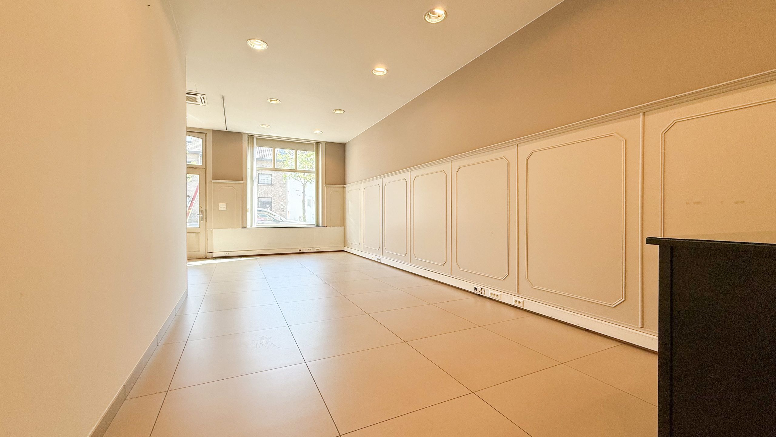 Opbrengsteigendom met Appartement en kantoorruimte! foto 9