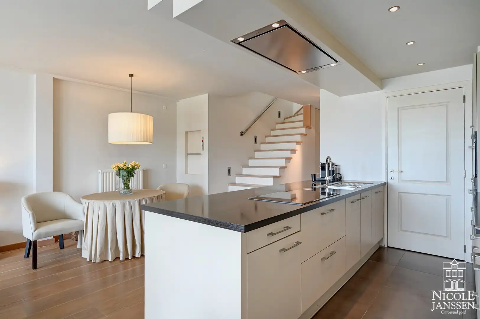 Exclusief duplex-appartement van 130m² met terrassen en autostandplaats foto 7