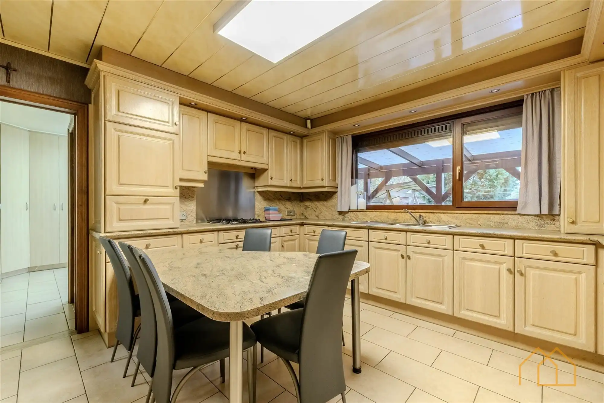Ruime woning op 12a met veel kelder en garage foto 6